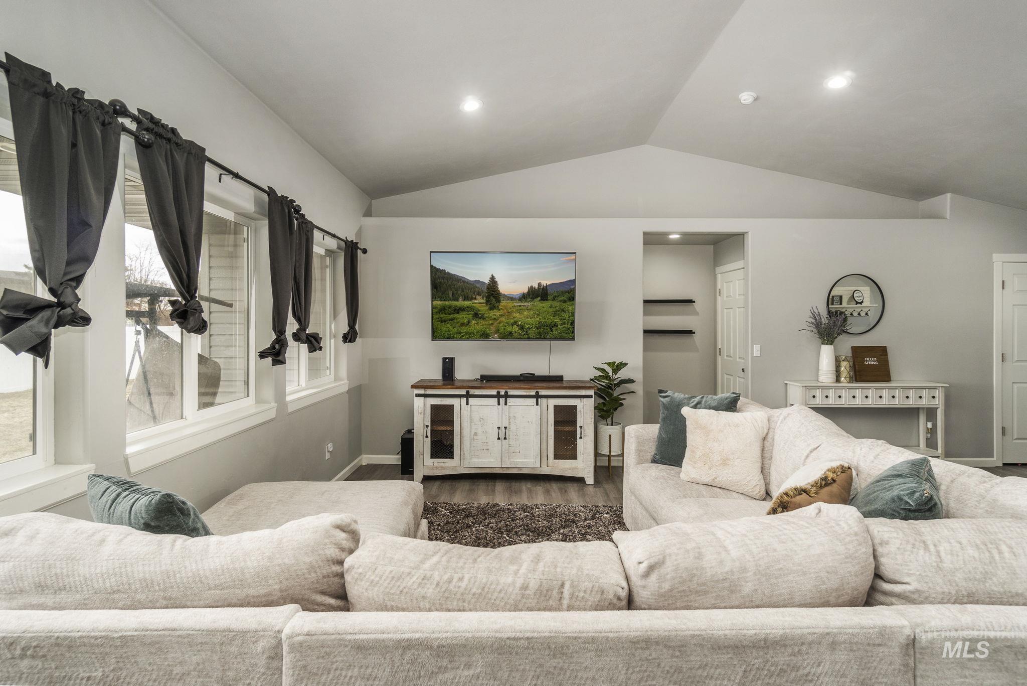 843 Lake Cleveland Street