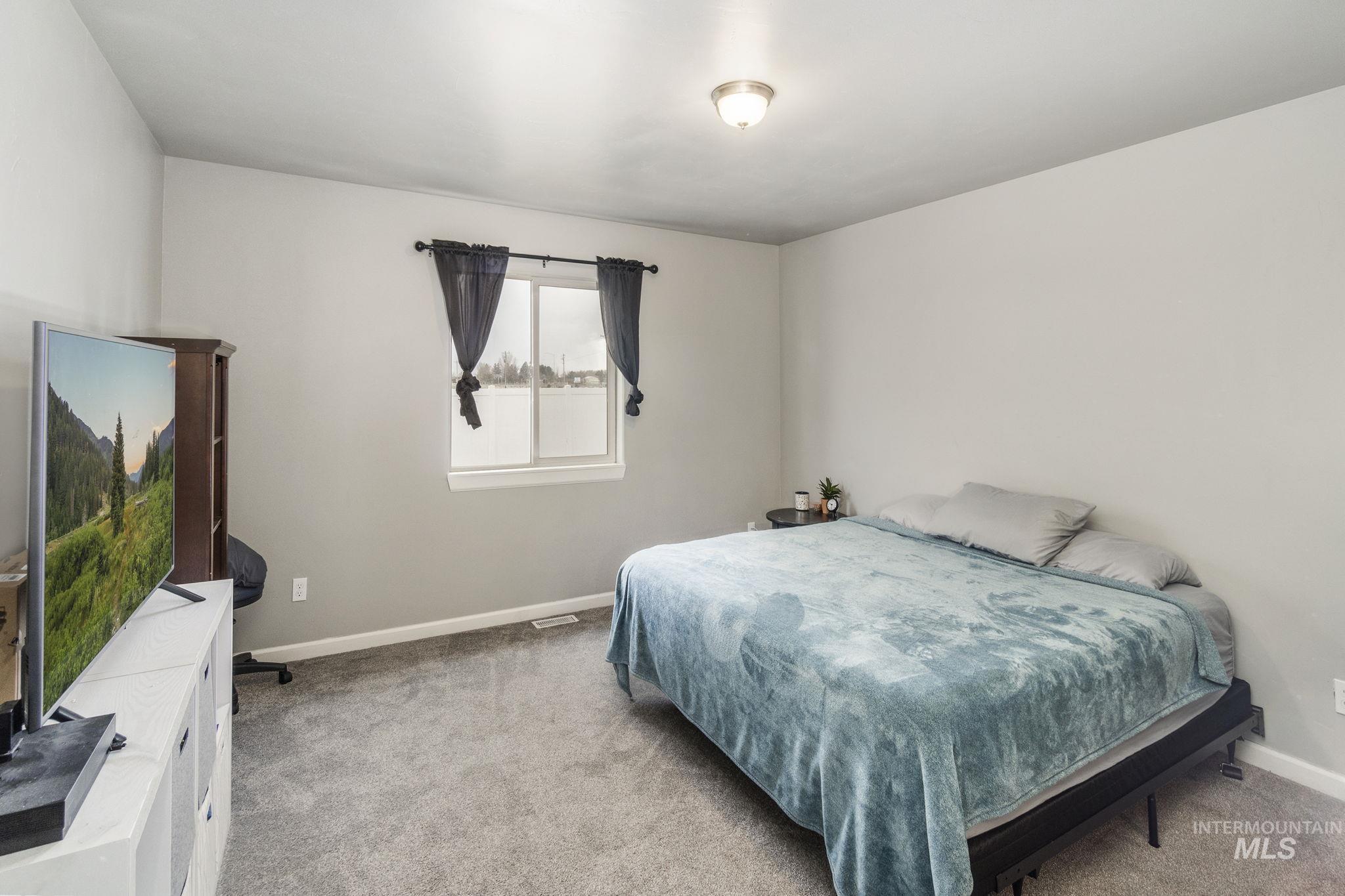 843 Lake Cleveland Street