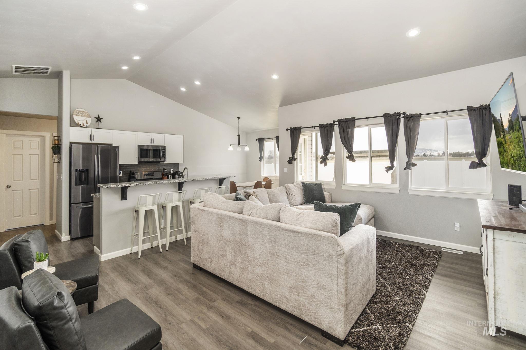 843 Lake Cleveland Street