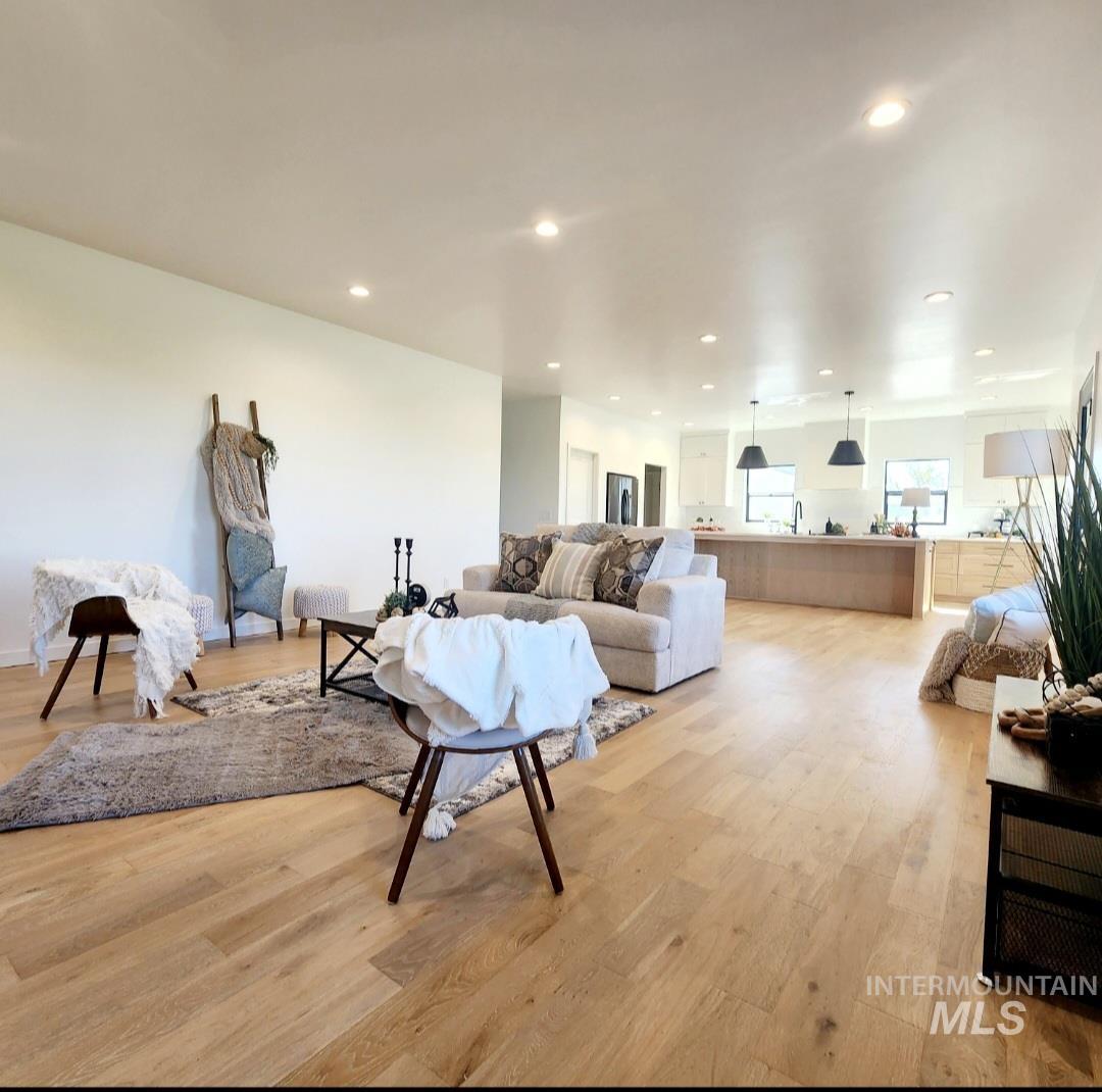 53 Skyline Dr