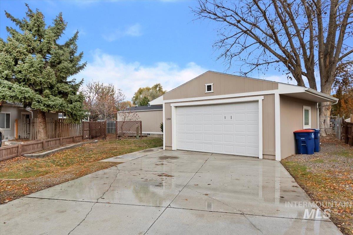 1254 Twin Villa Loop