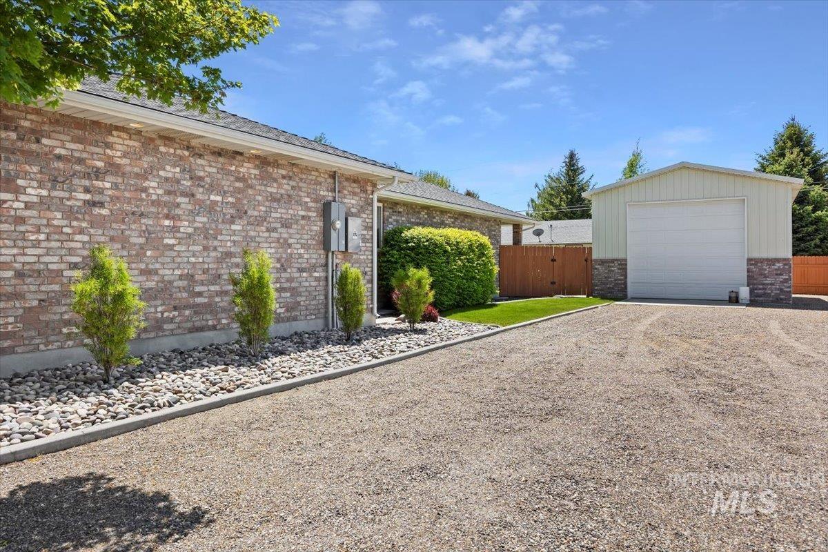 413 N Val Verde Dr