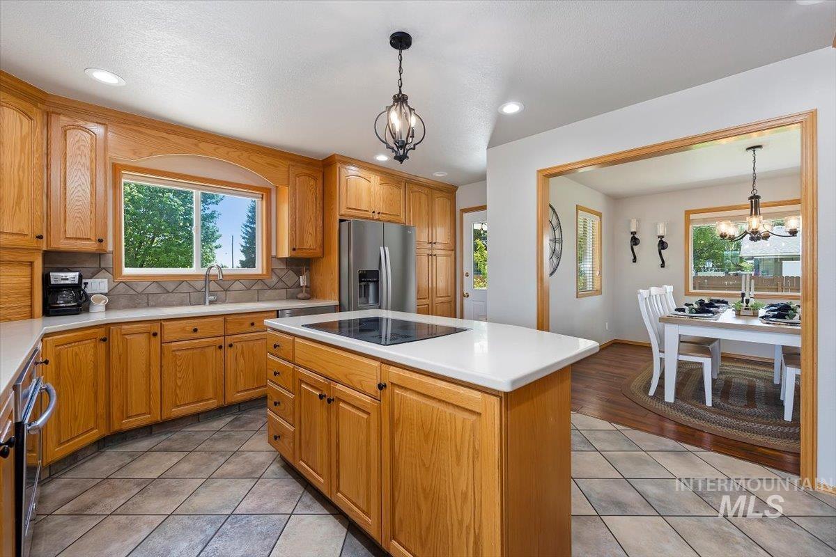 413 N Val Verde Dr
