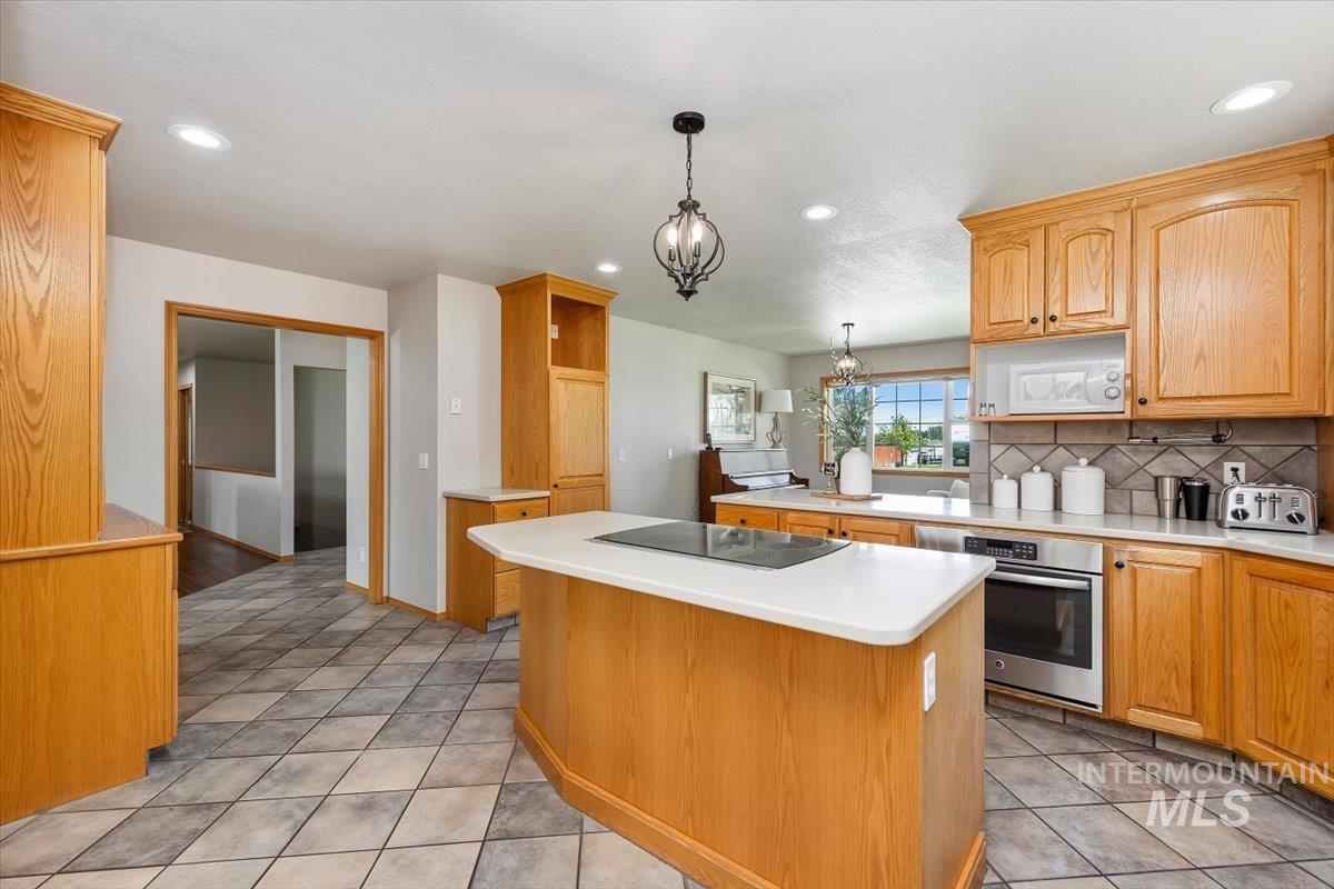 413 N Val Verde Dr