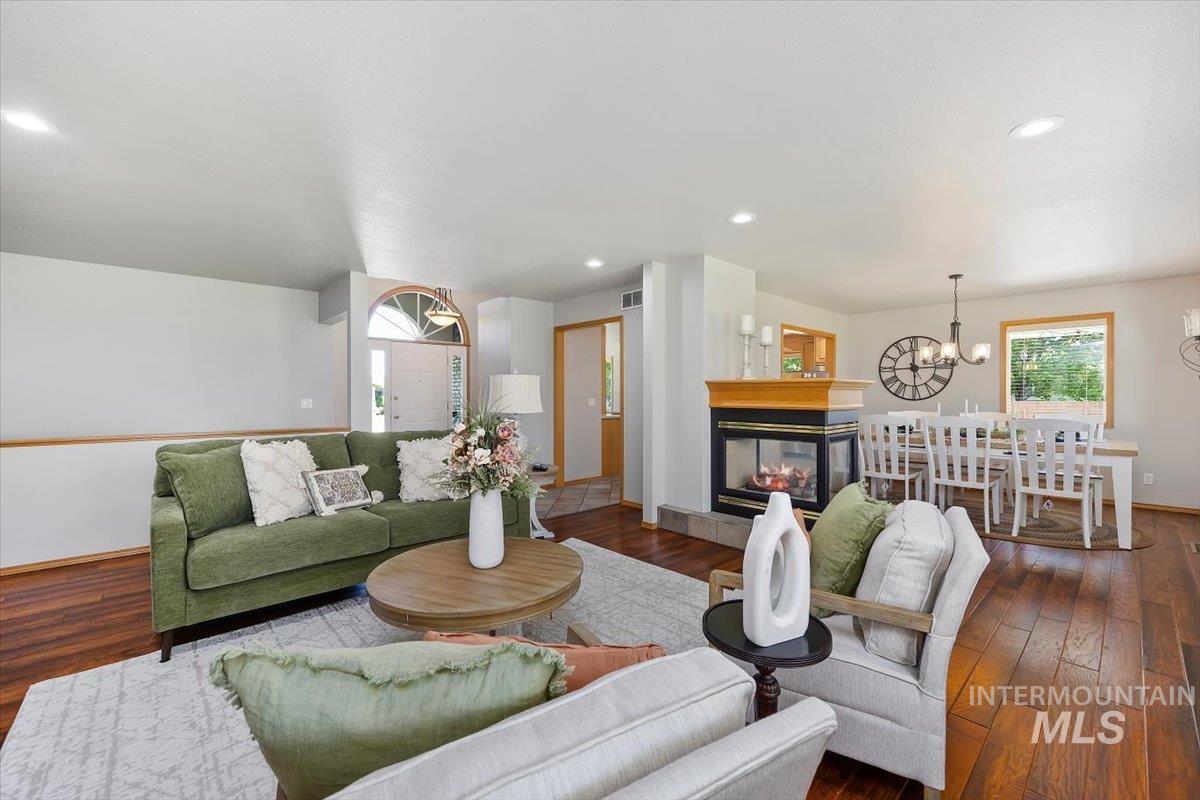 413 N Val Verde Dr