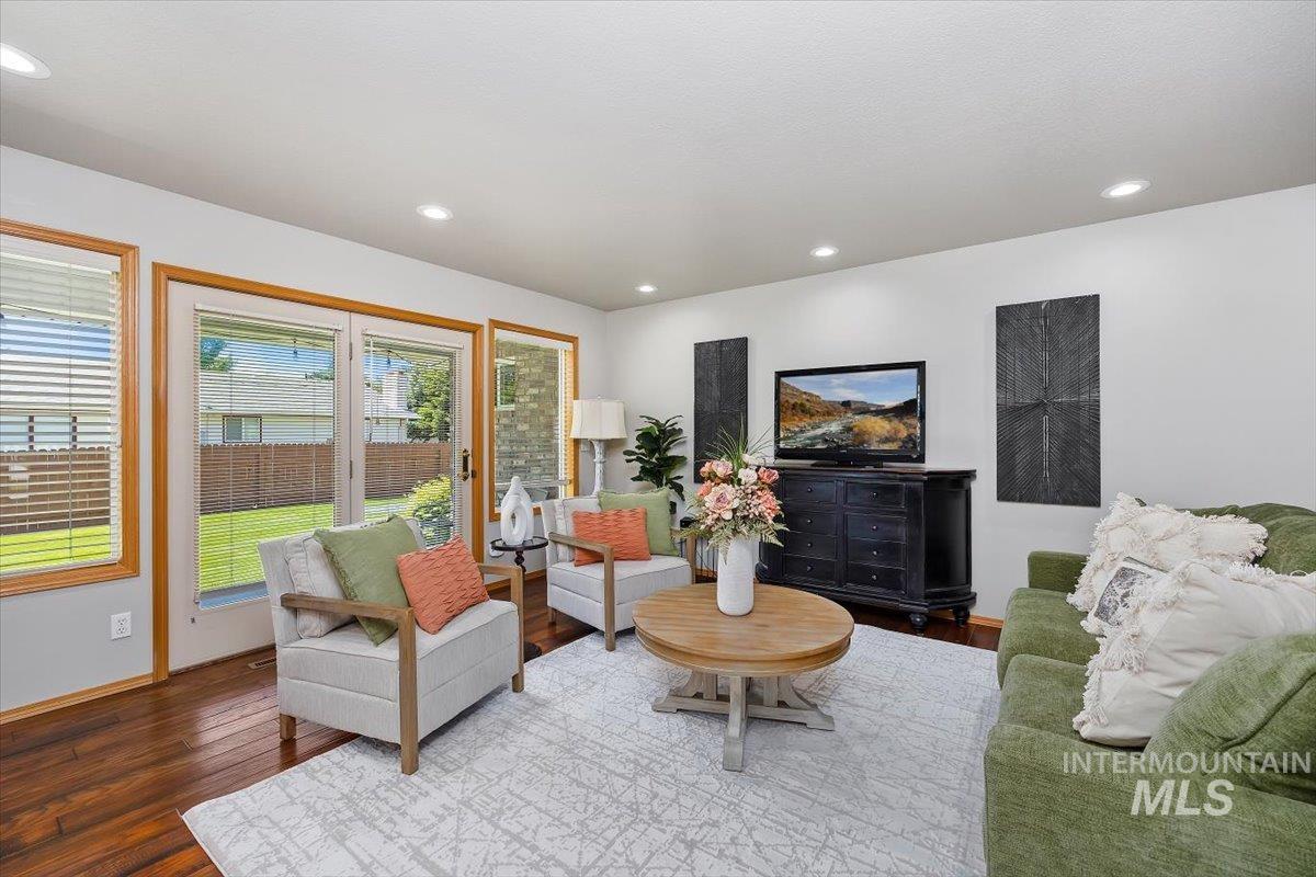 413 N Val Verde Dr