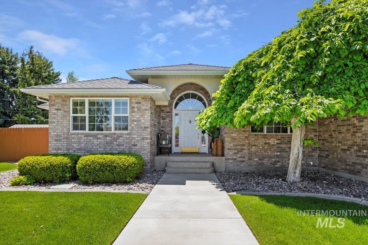 413 N Val Verde Dr