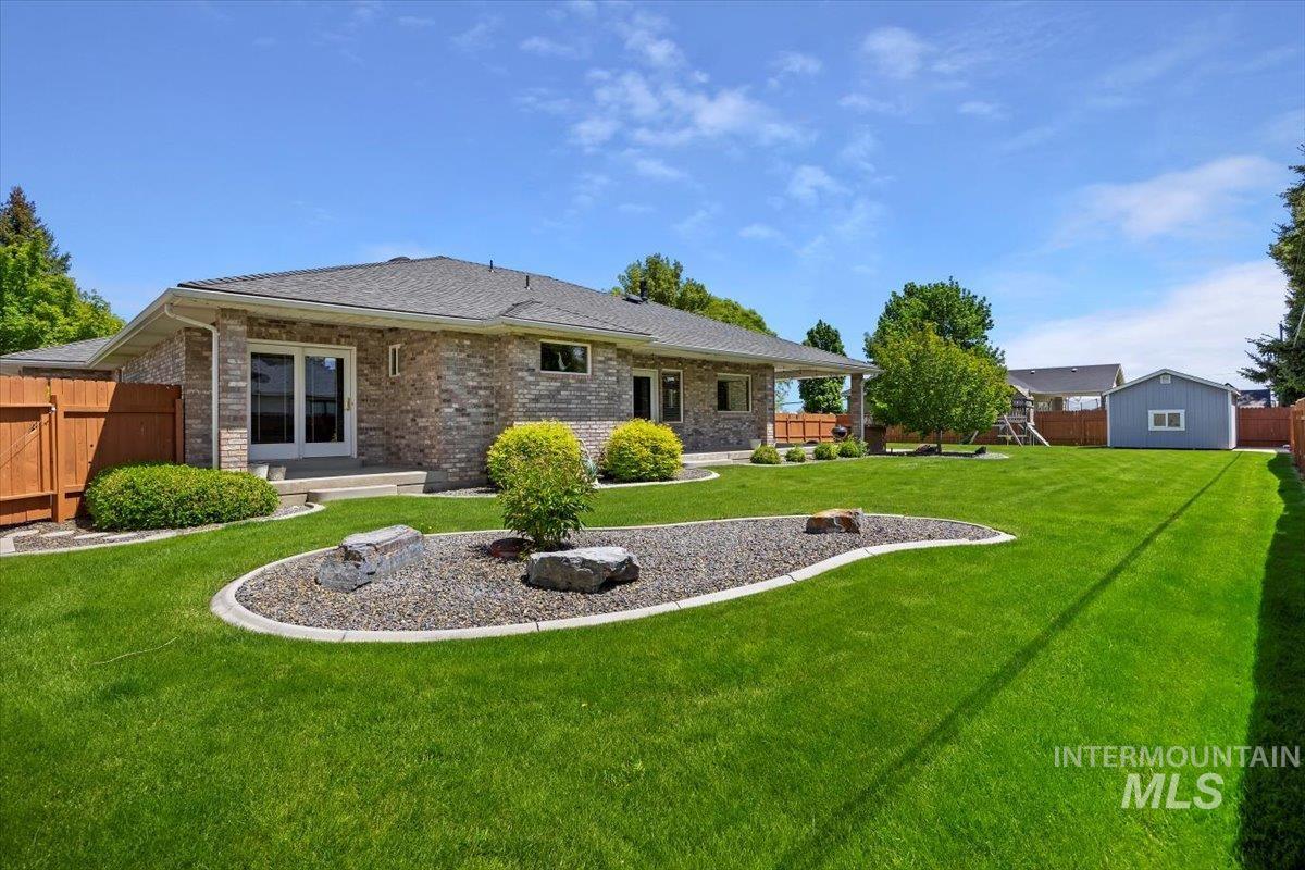 413 N Val Verde Dr