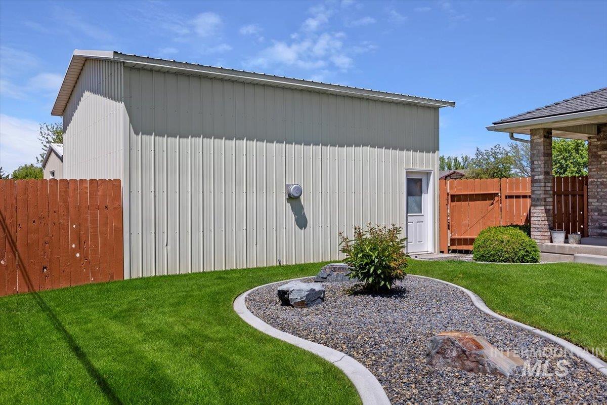 413 N Val Verde Dr
