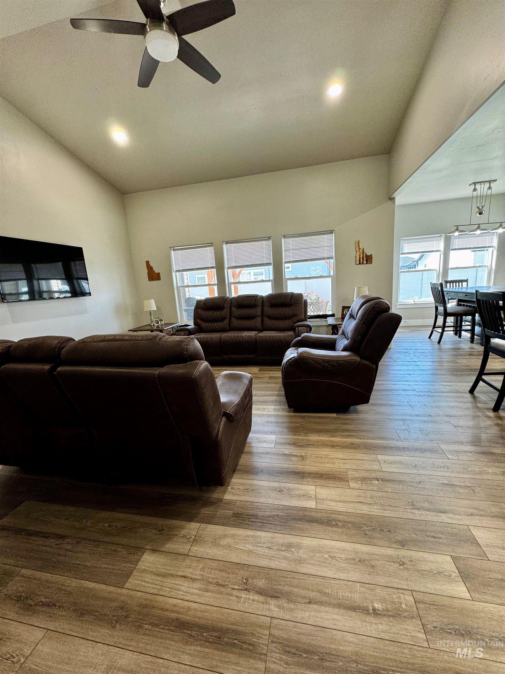 543 Lake Cleveland Street