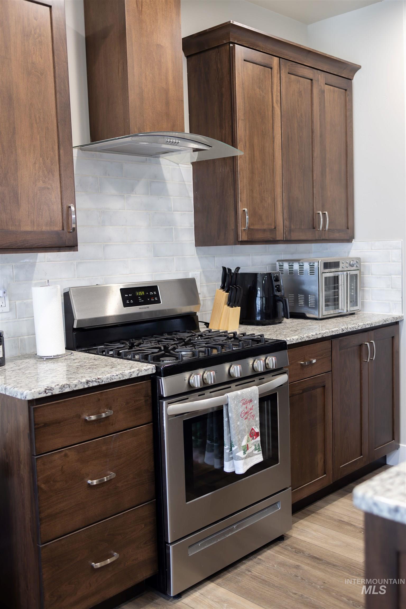 543 Lake Cleveland Street