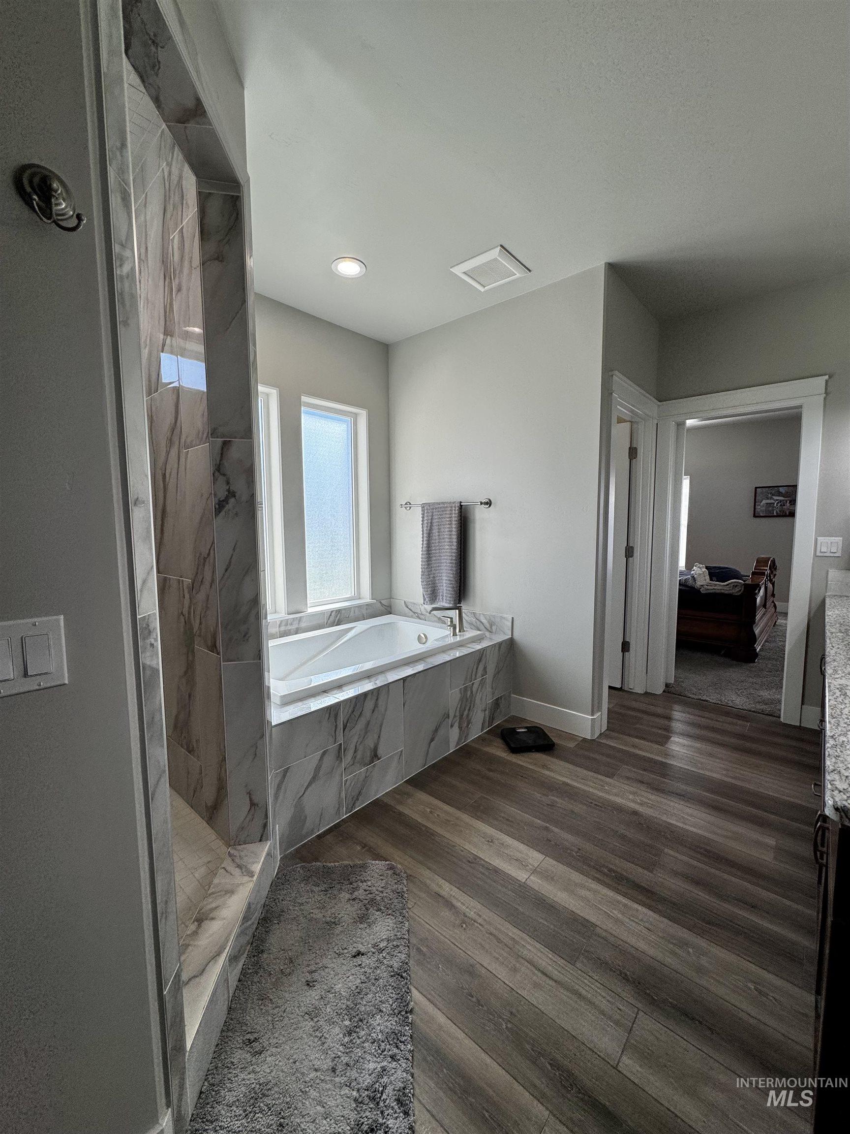 543 Lake Cleveland Street