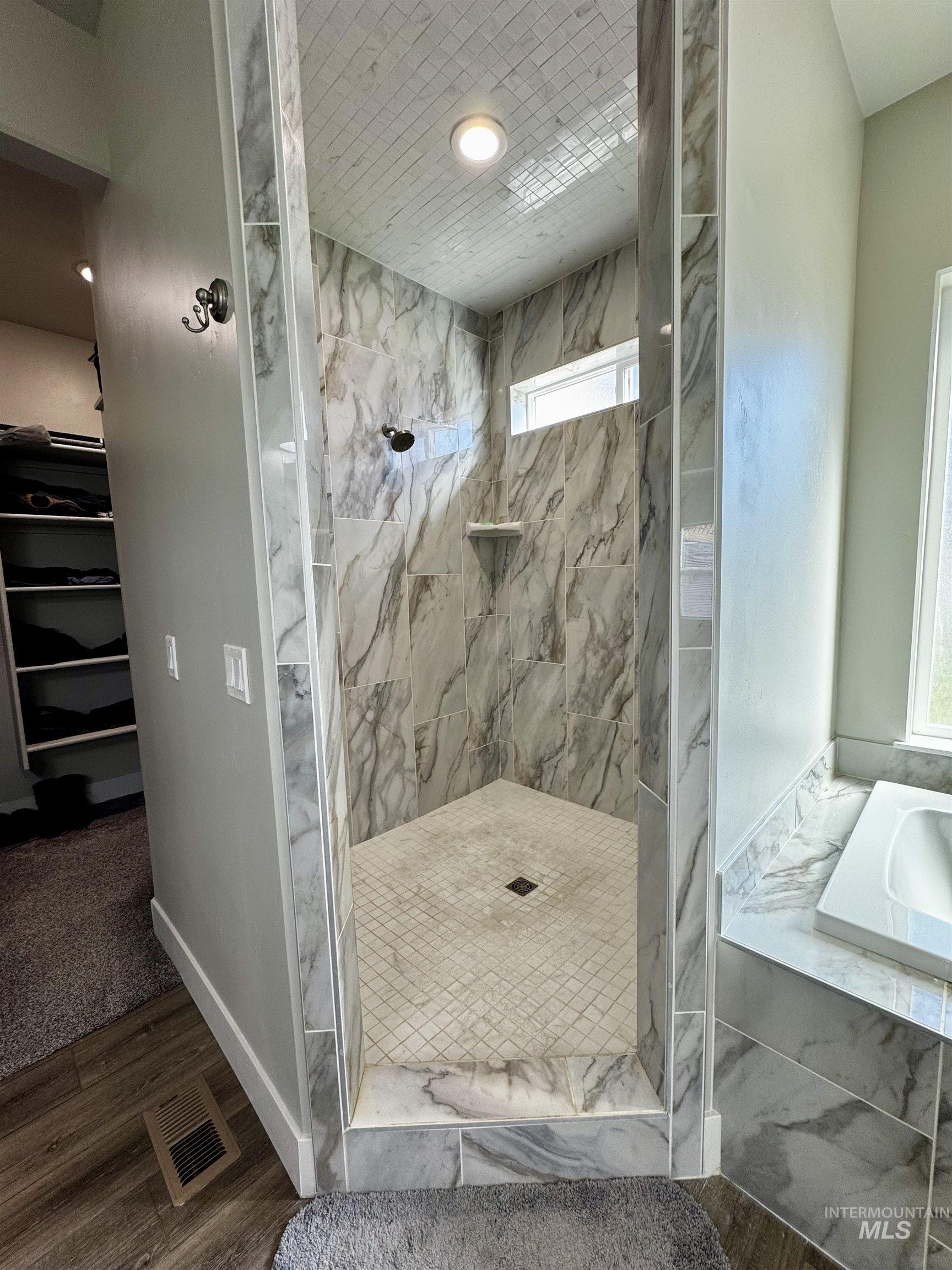 543 Lake Cleveland Street