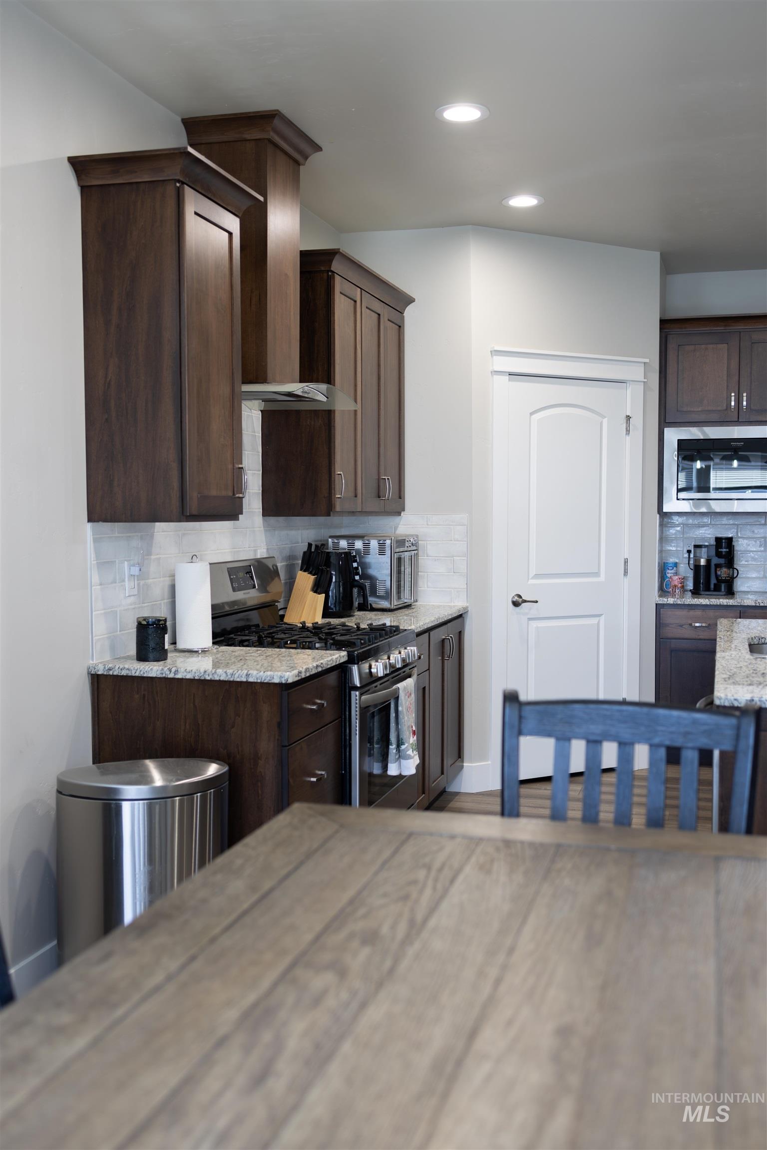 543 Lake Cleveland Street