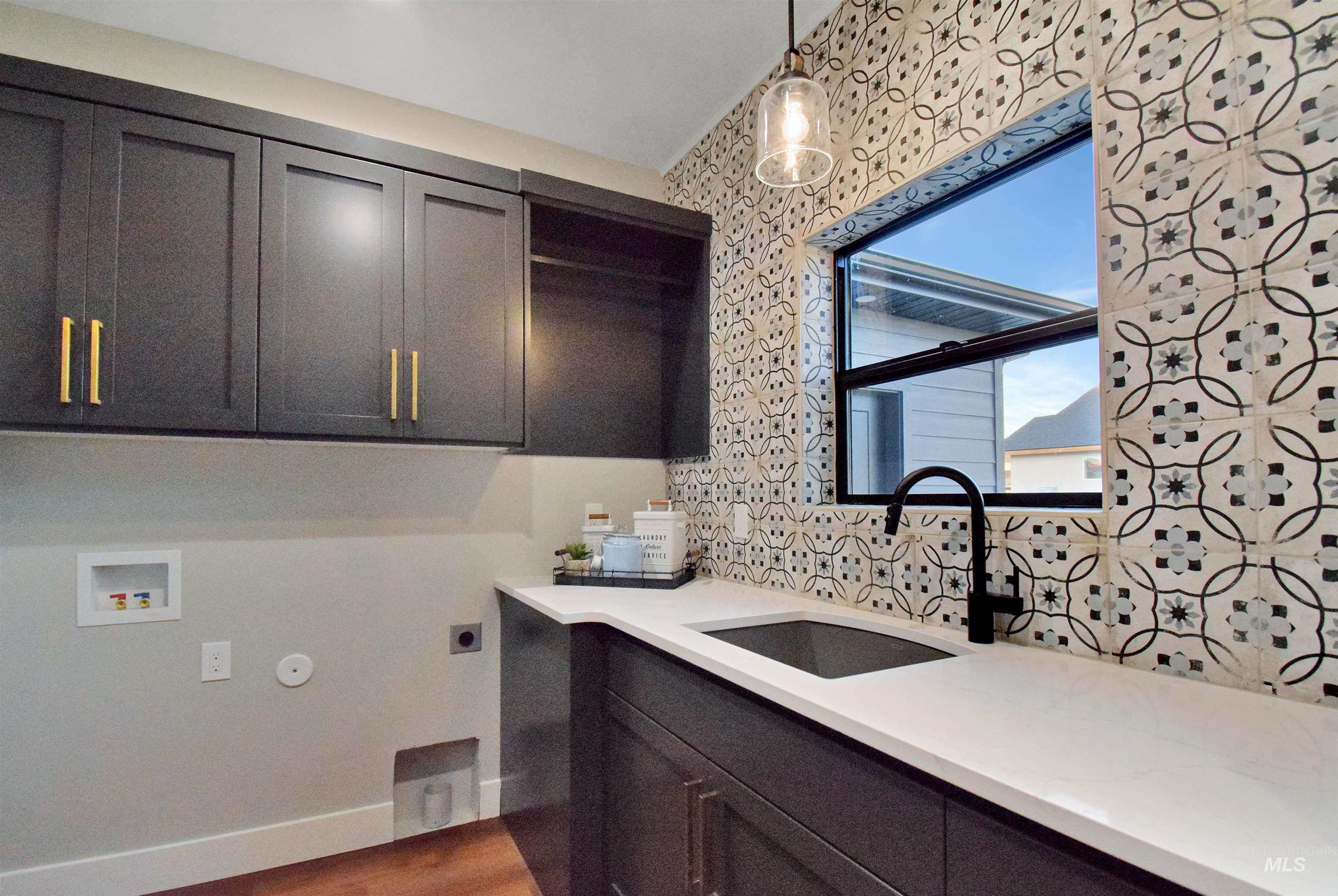 551 Clearsprings