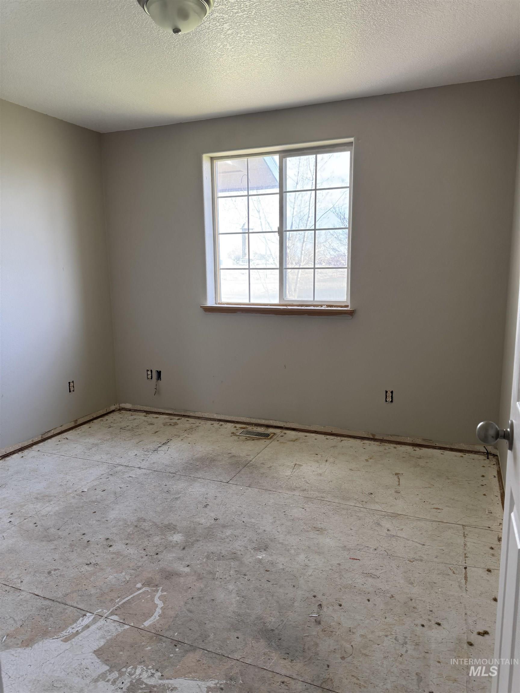 541 Smokey Mountain Dr