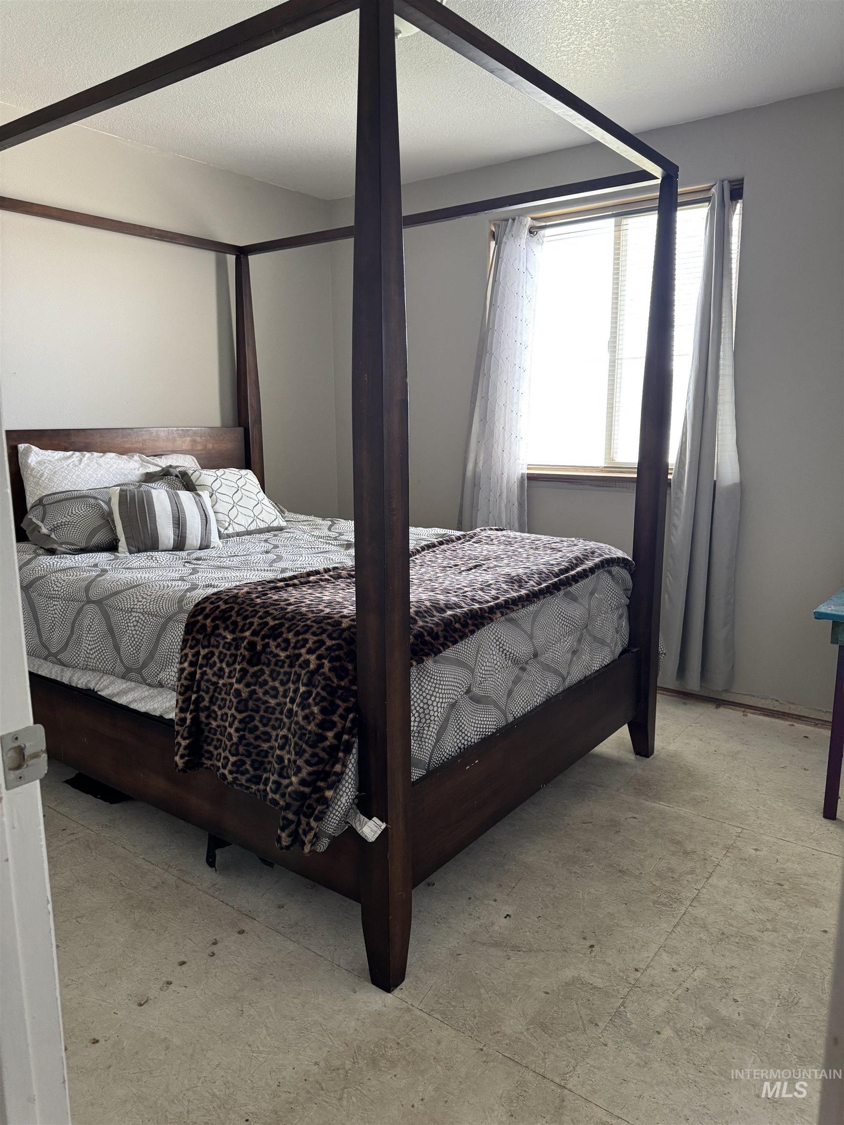 541 Smokey Mountain Dr