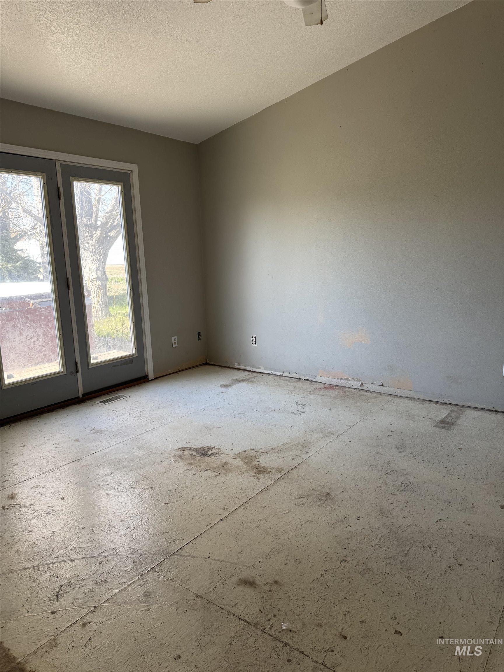 541 Smokey Mountain Dr