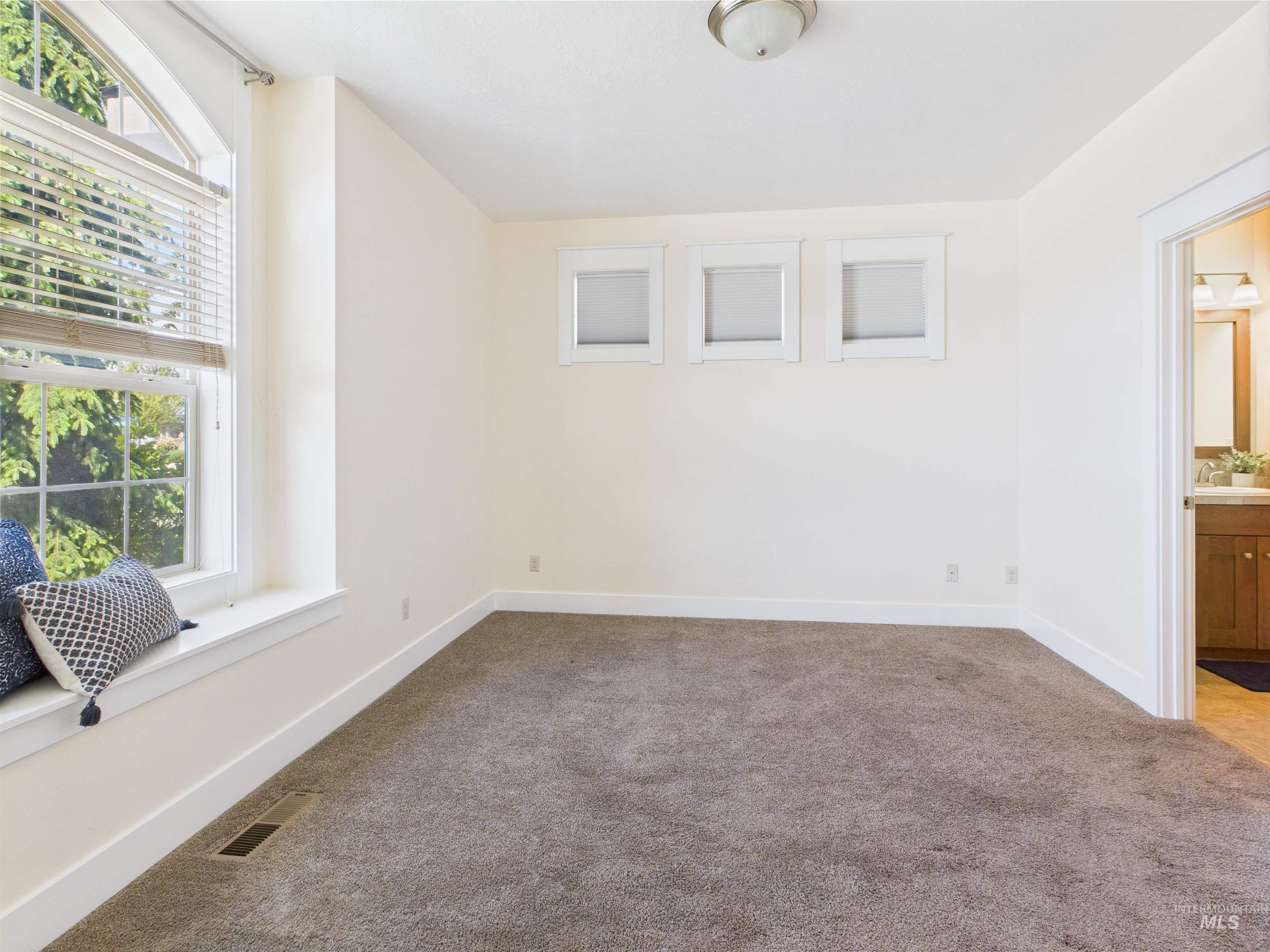 9389 W Wildbranch