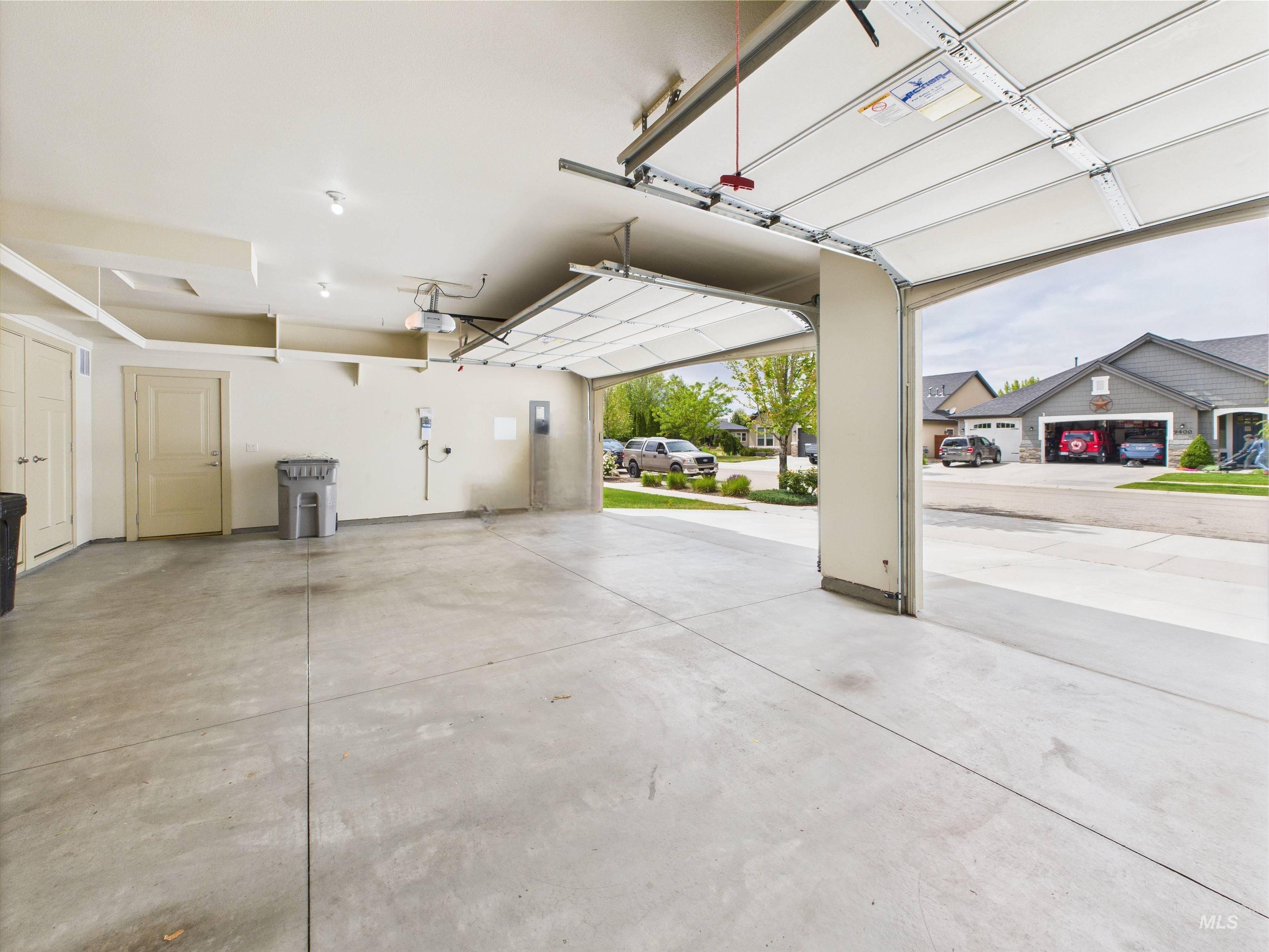 9389 W Wildbranch