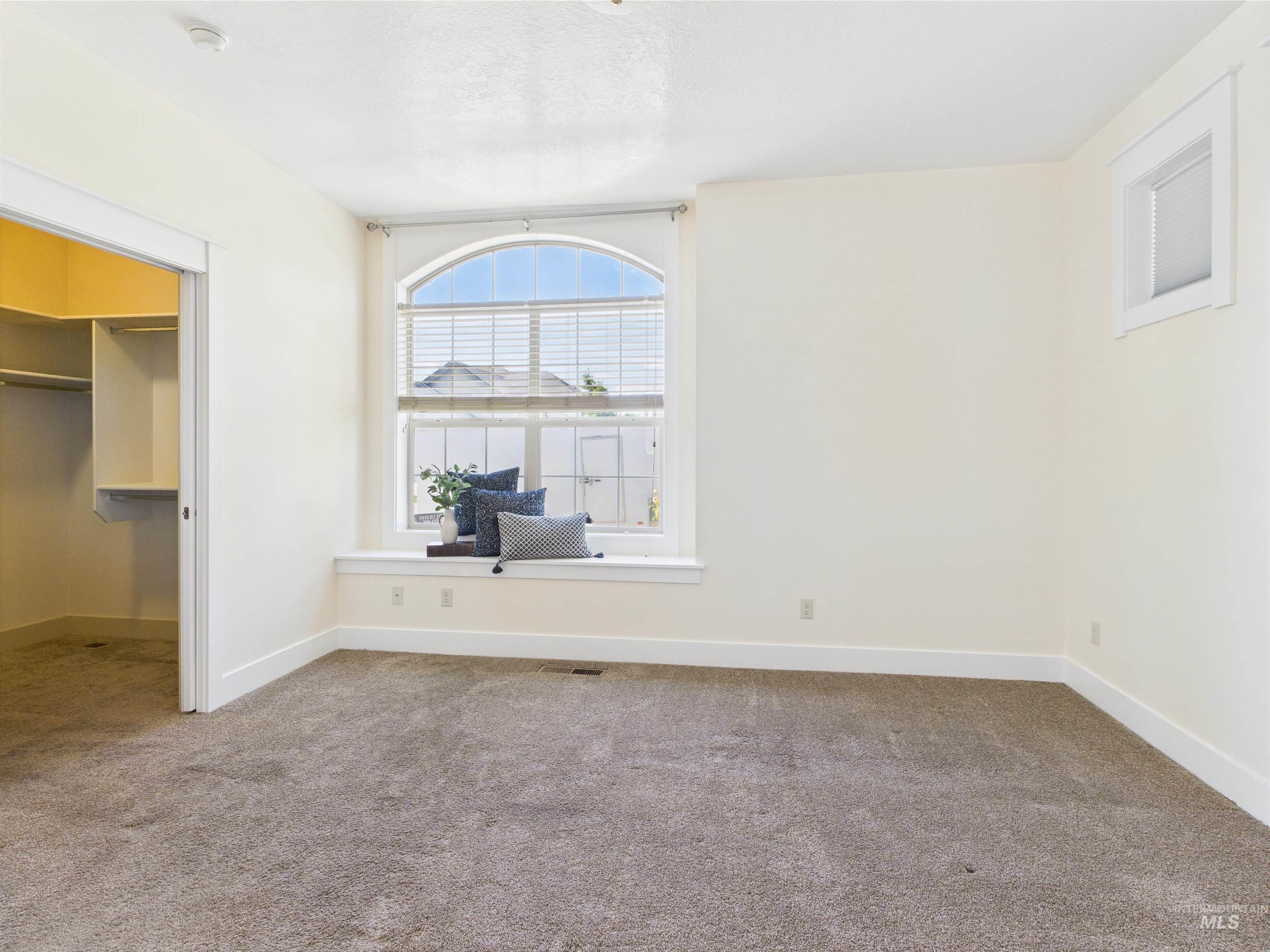 9389 W Wildbranch