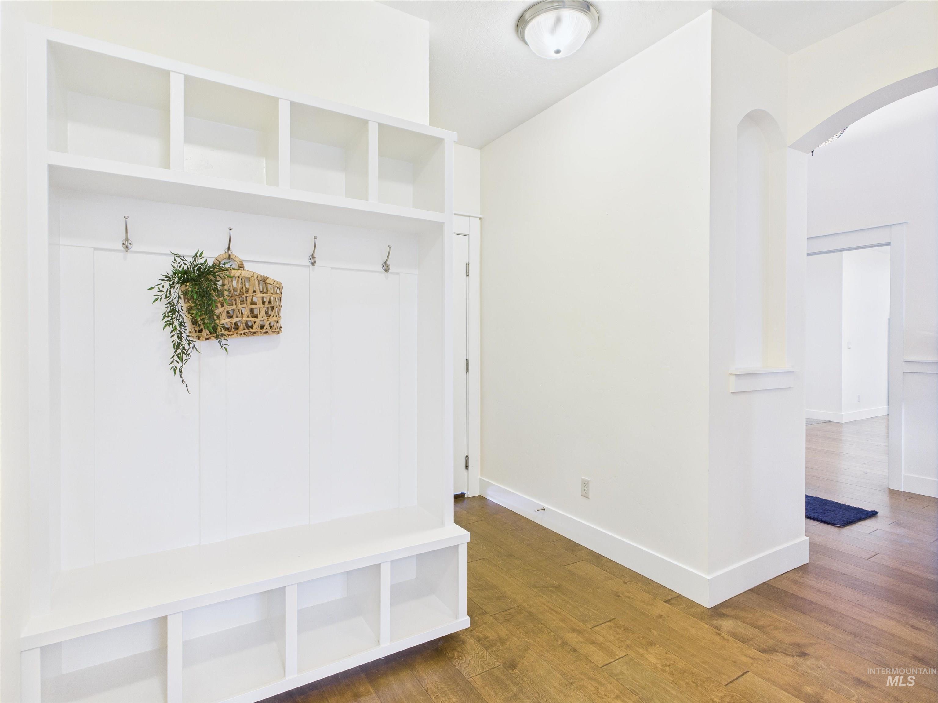 9389 W Wildbranch