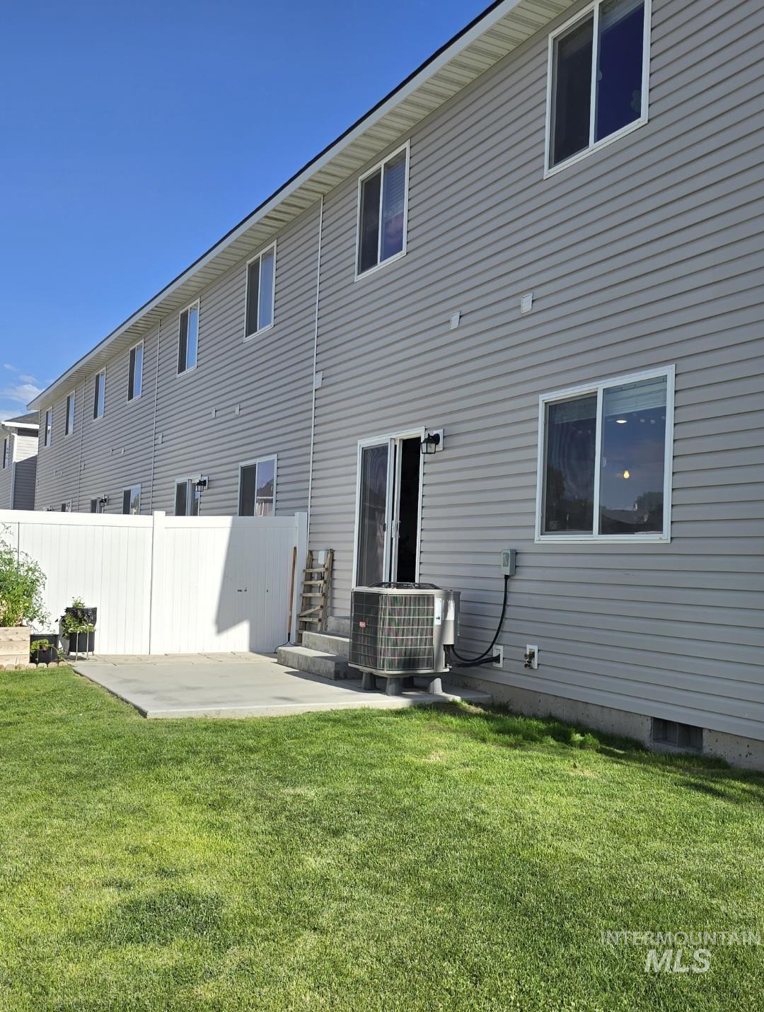 900 E 20th