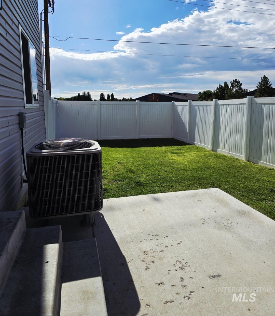 900 E 20th