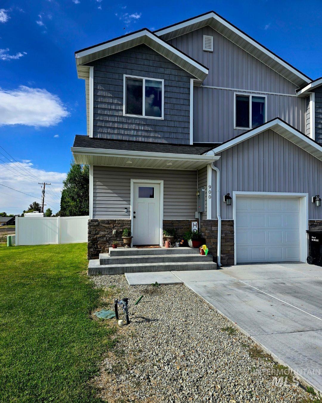 900 E 20th