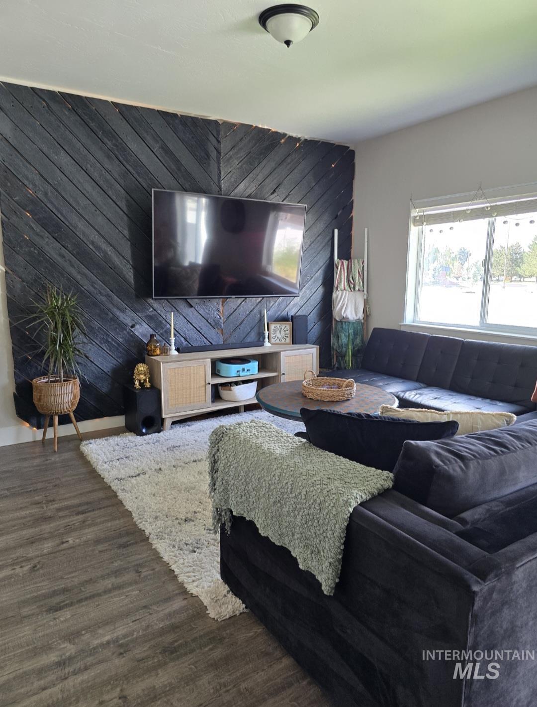 900 E 20th