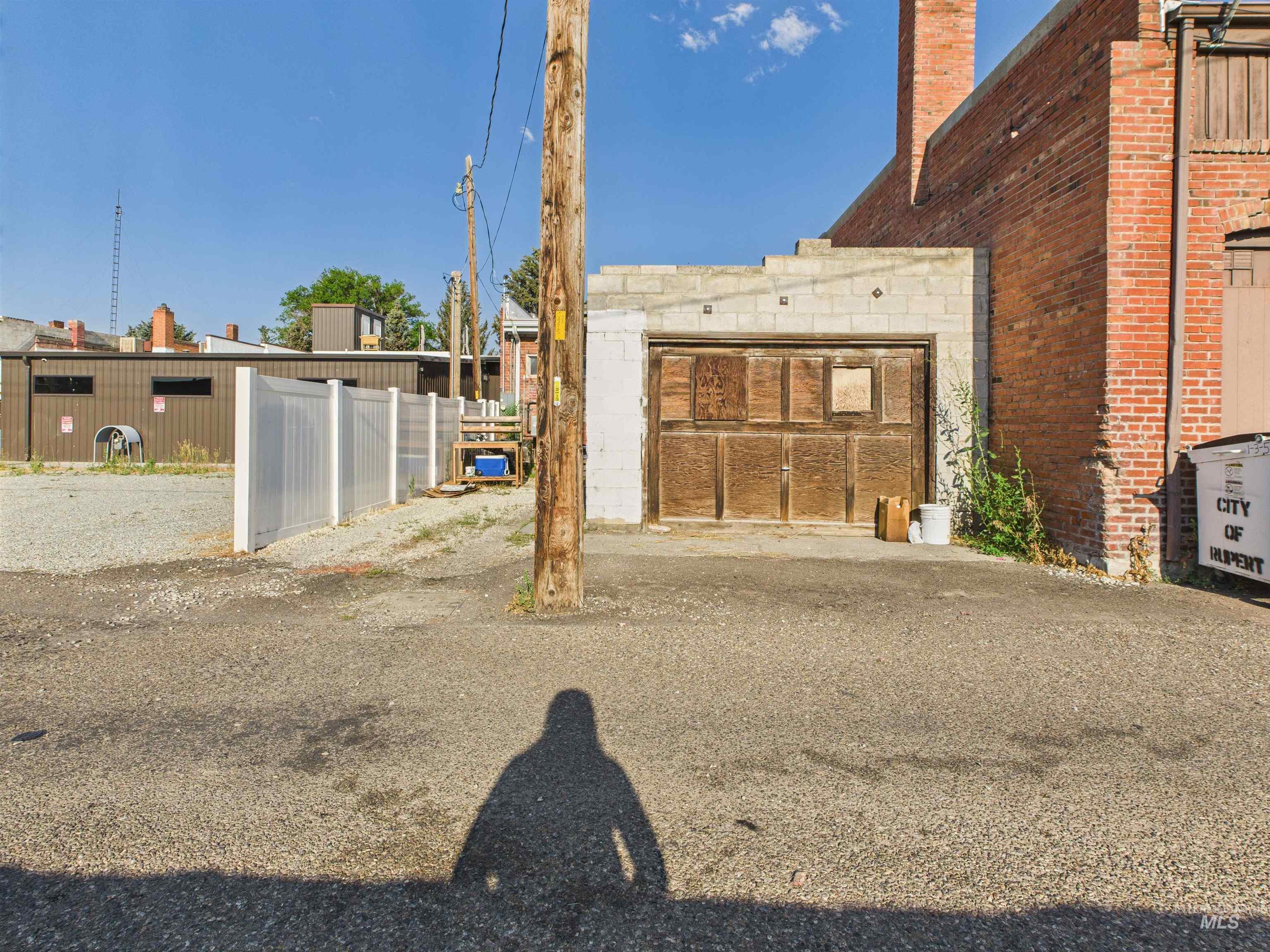 542 E St