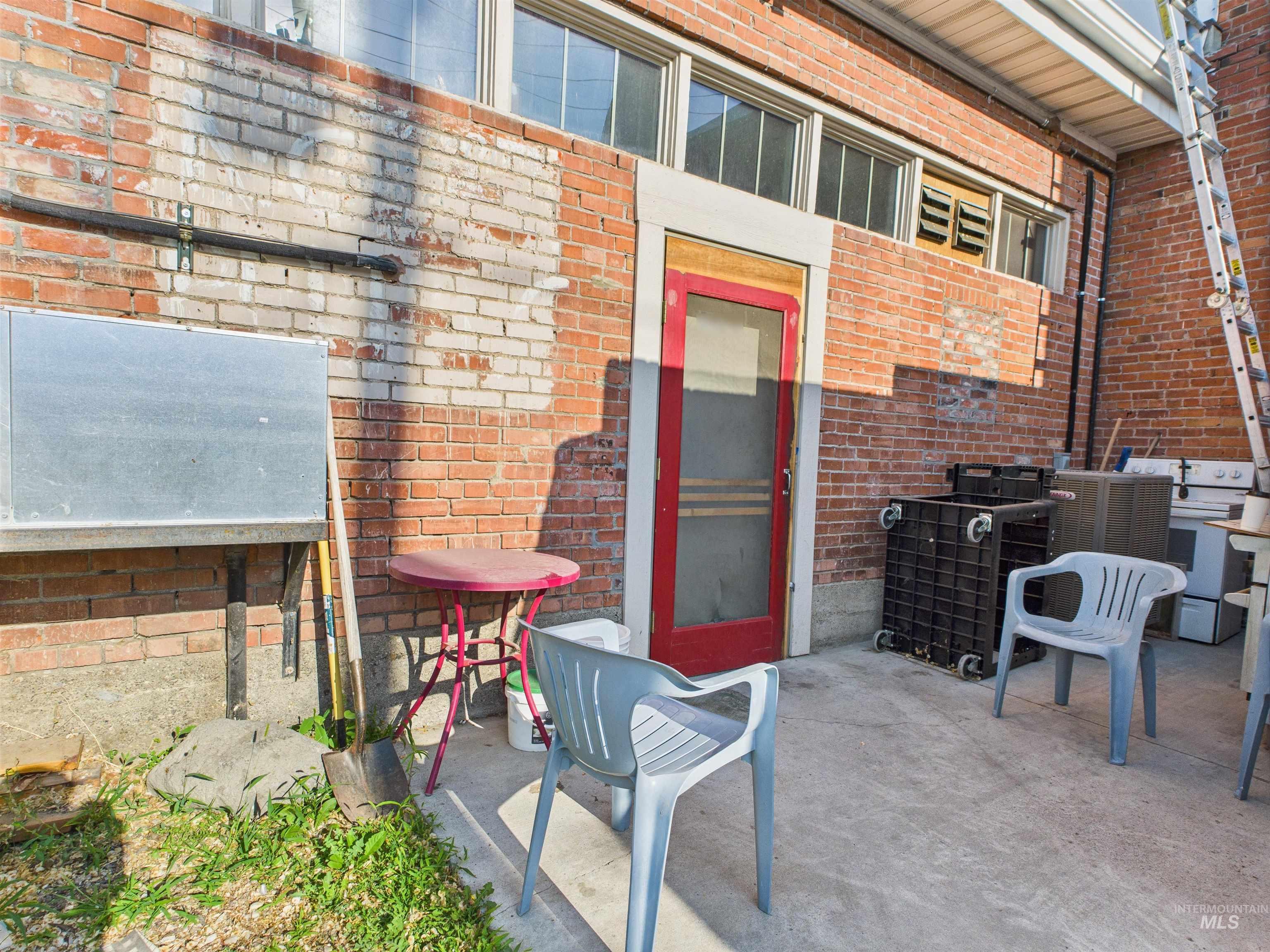 542 E St