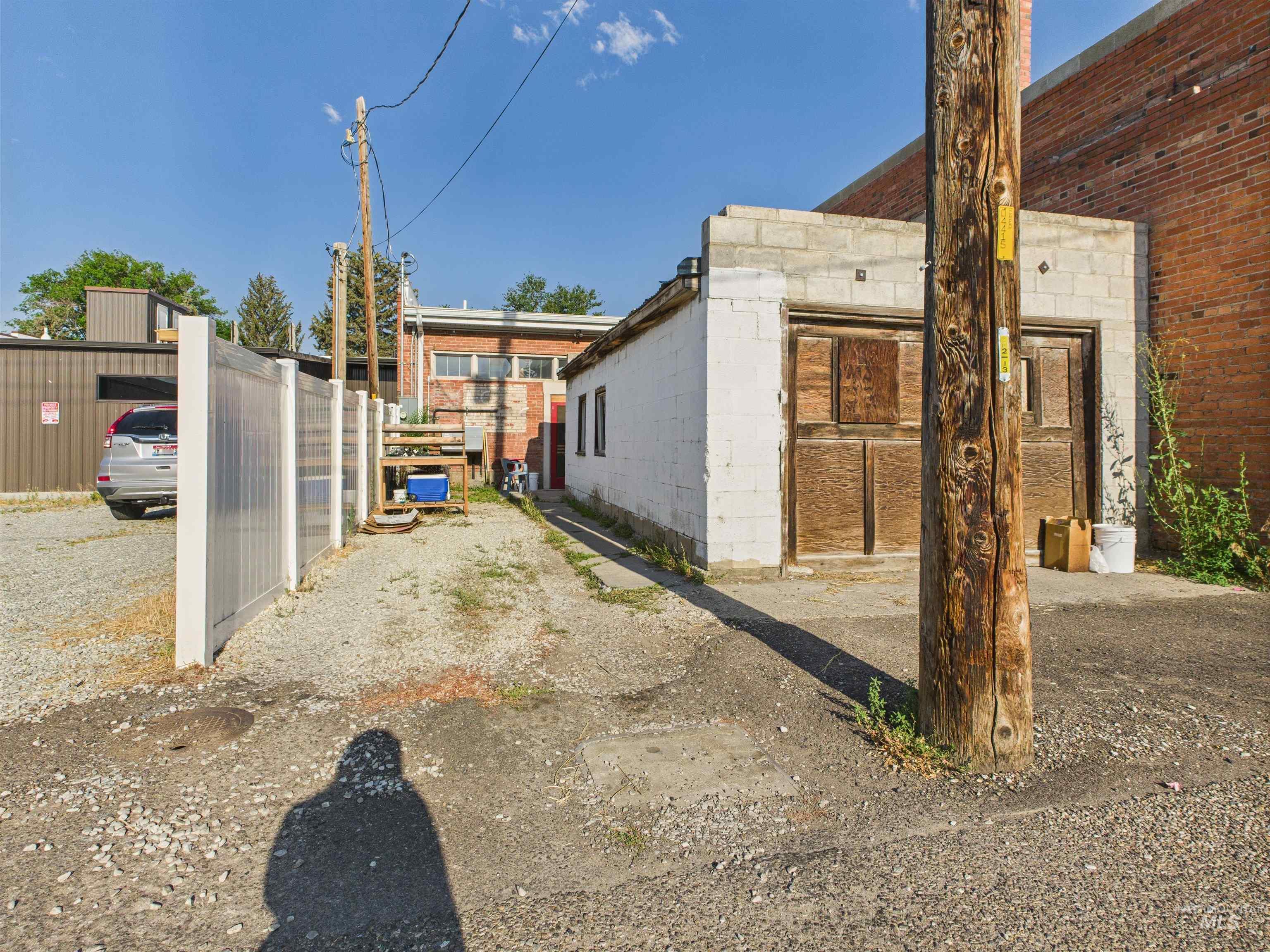 542 E St