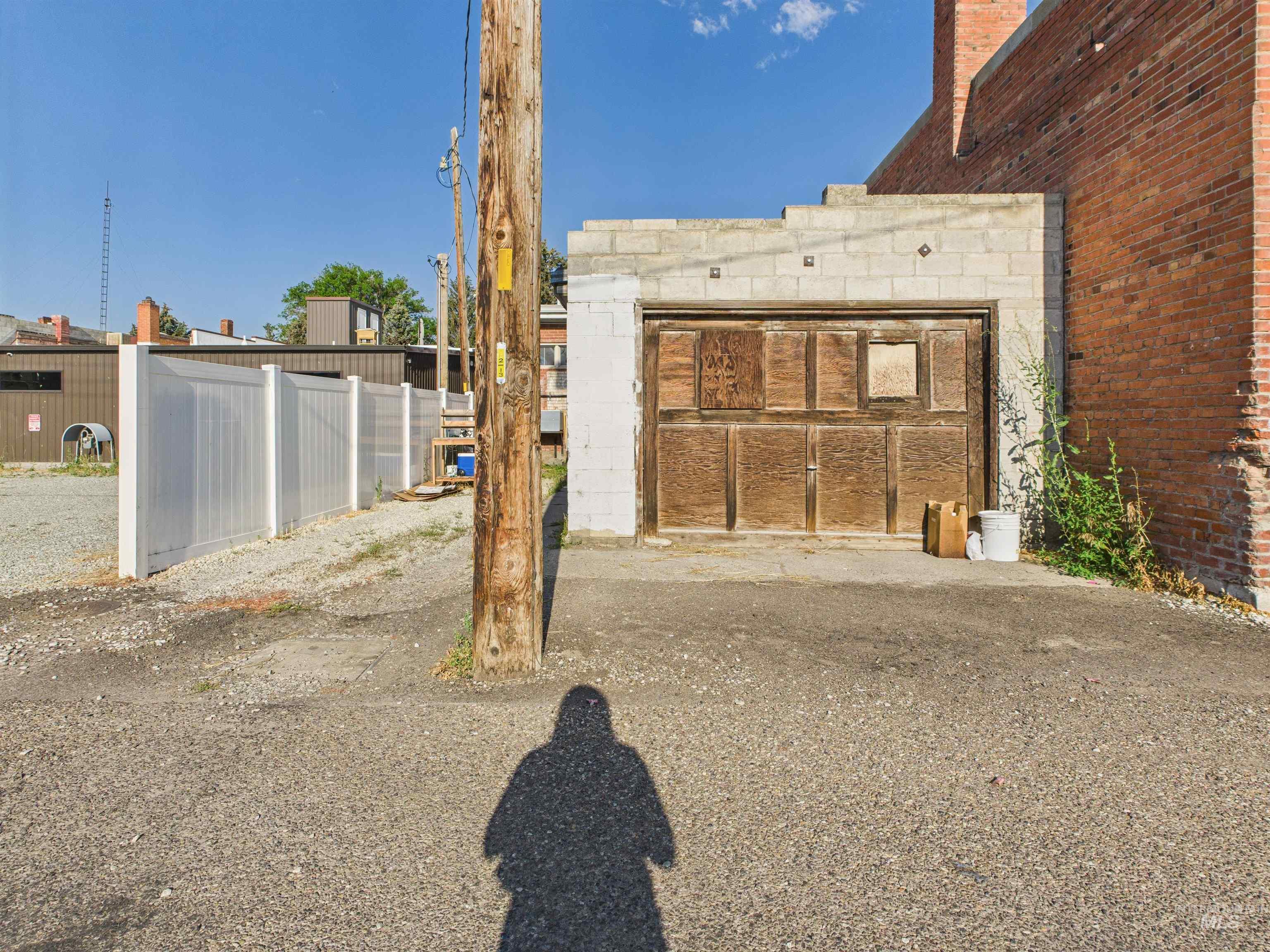 542 E St