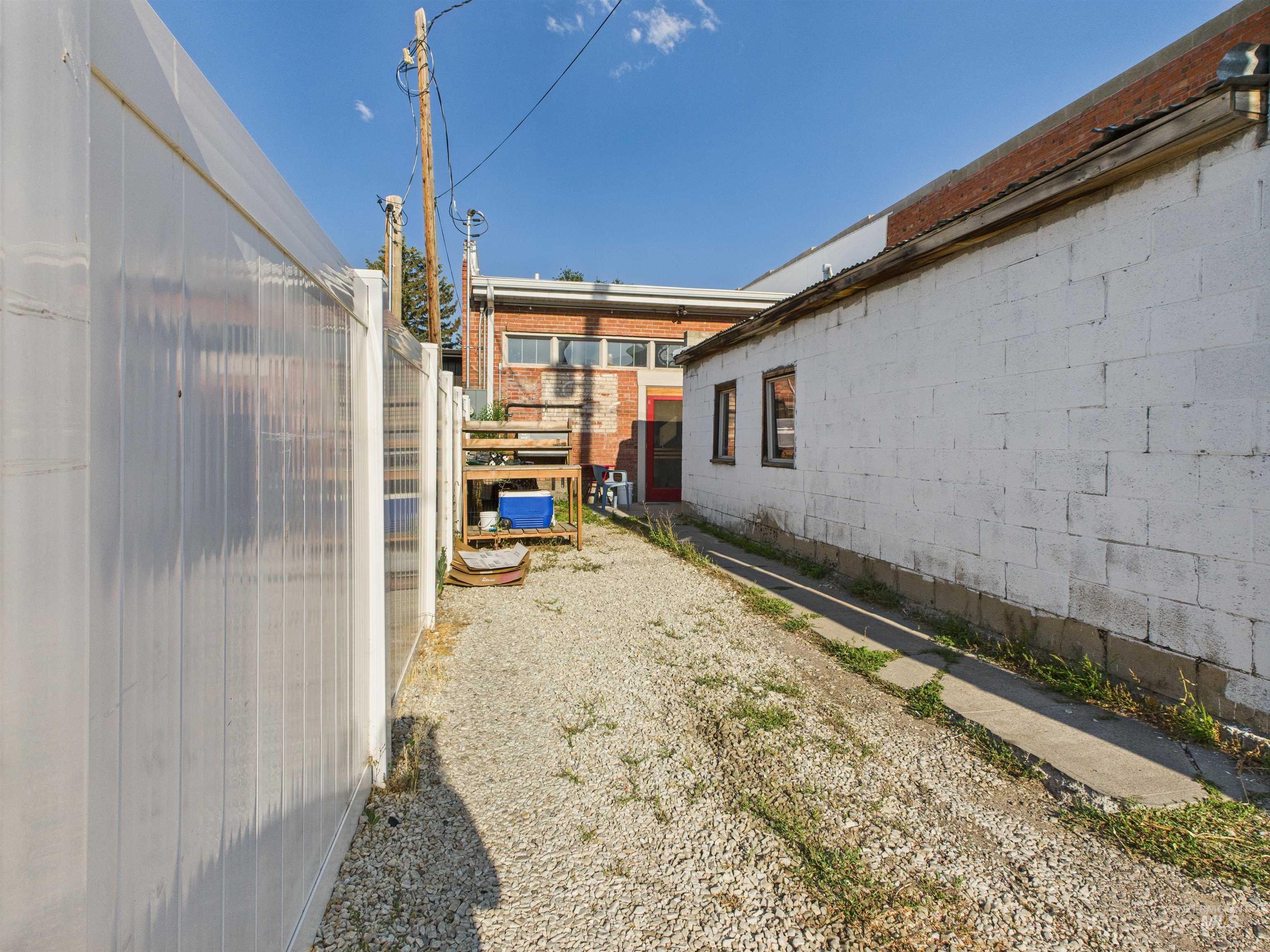 542 E St