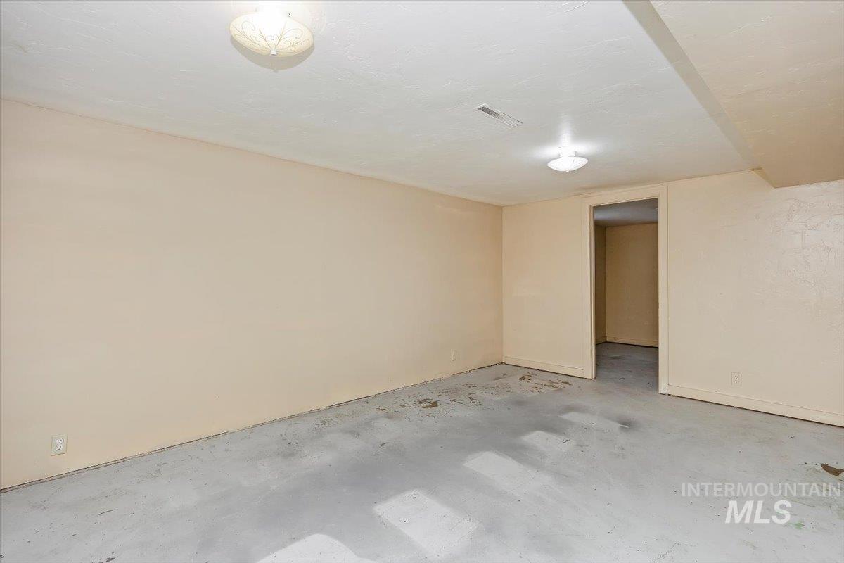 532 W 2nd Ave