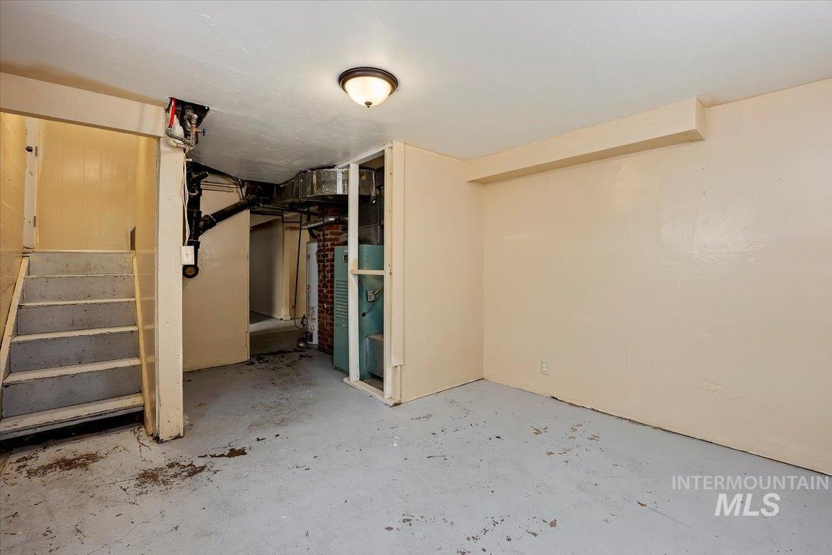 532 W 2nd Ave