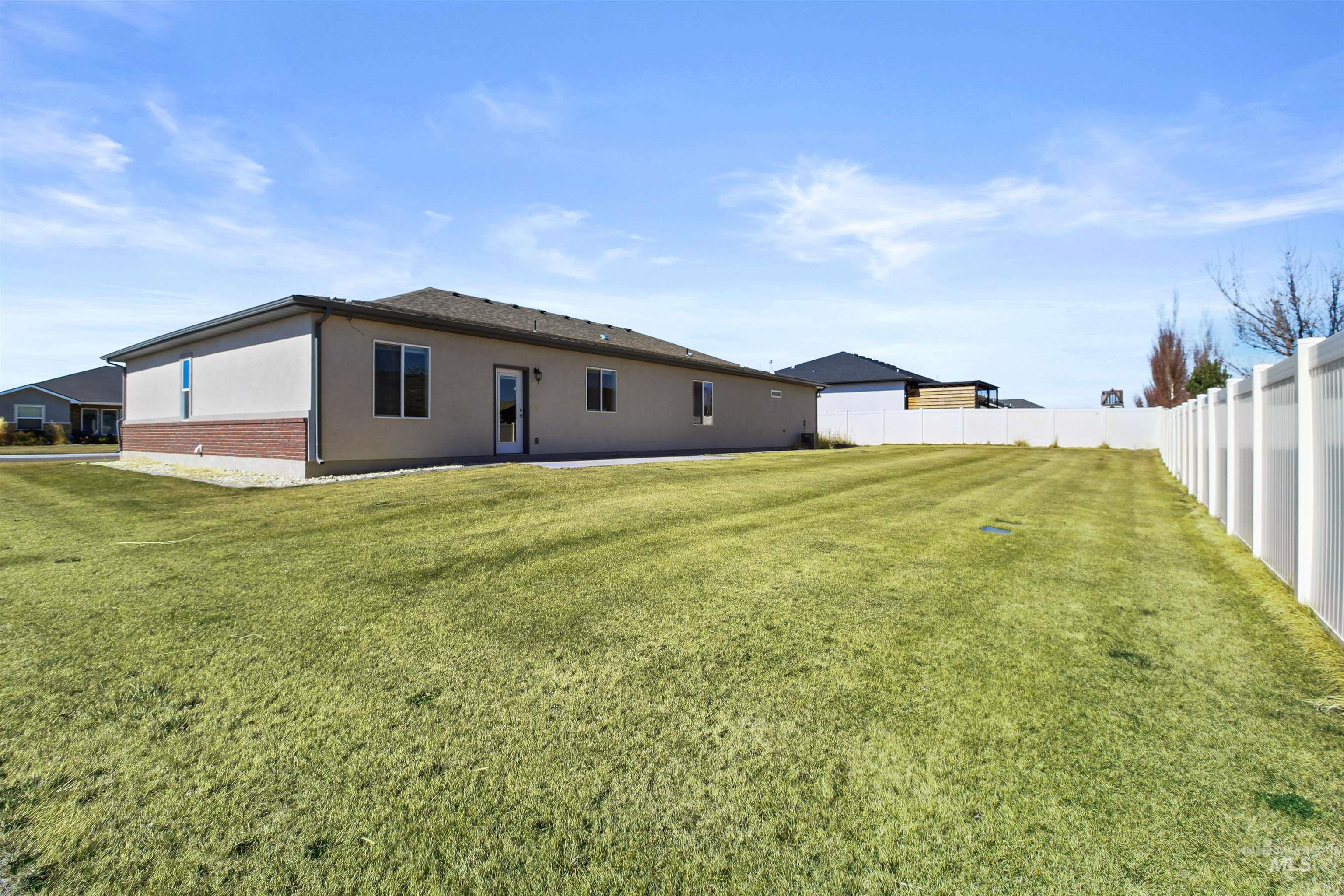 585 Clearwater Way