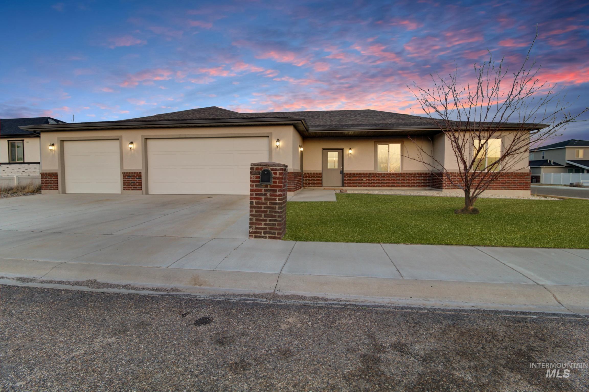 585 Clearwater Way