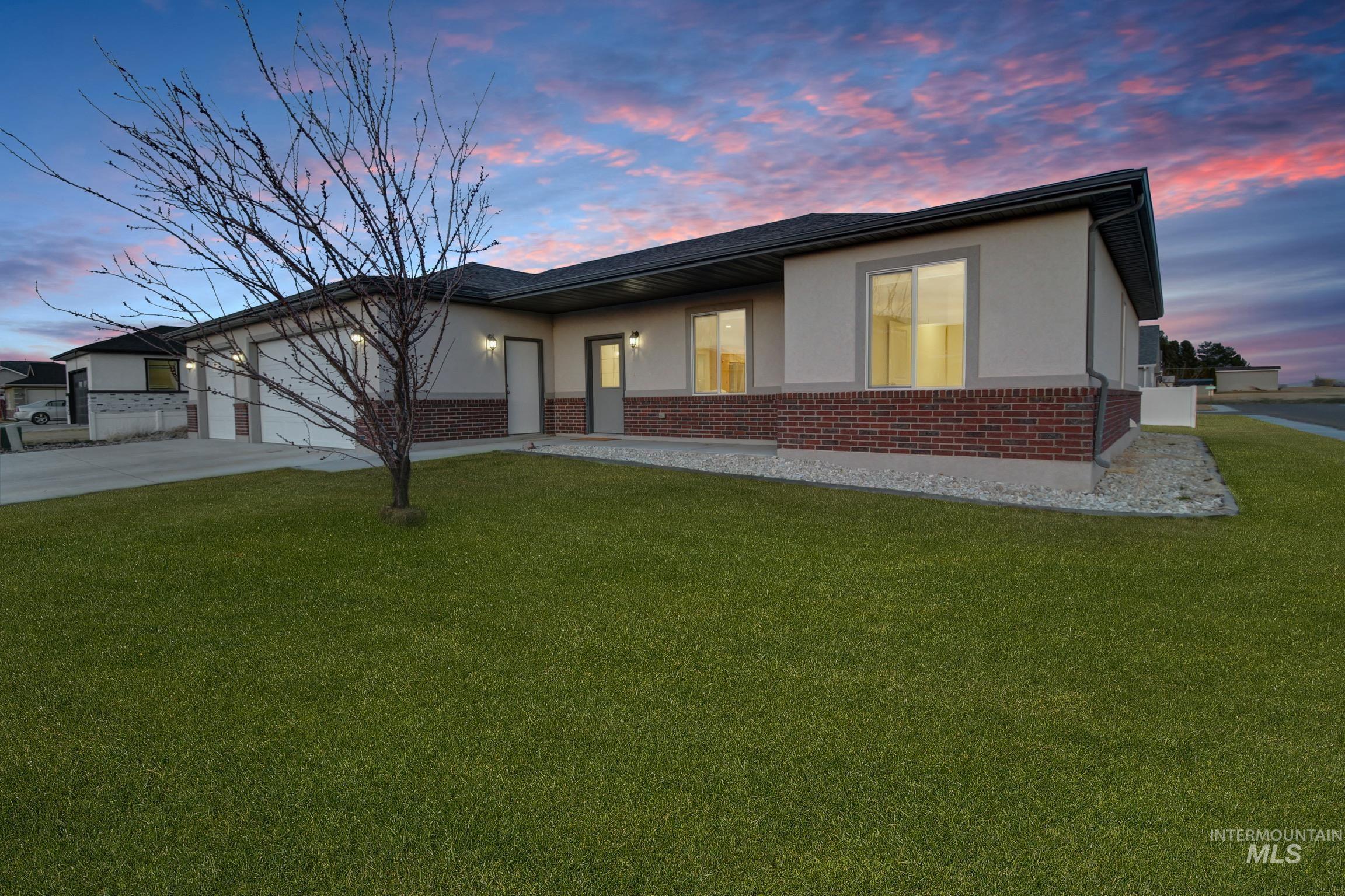 585 Clearwater Way