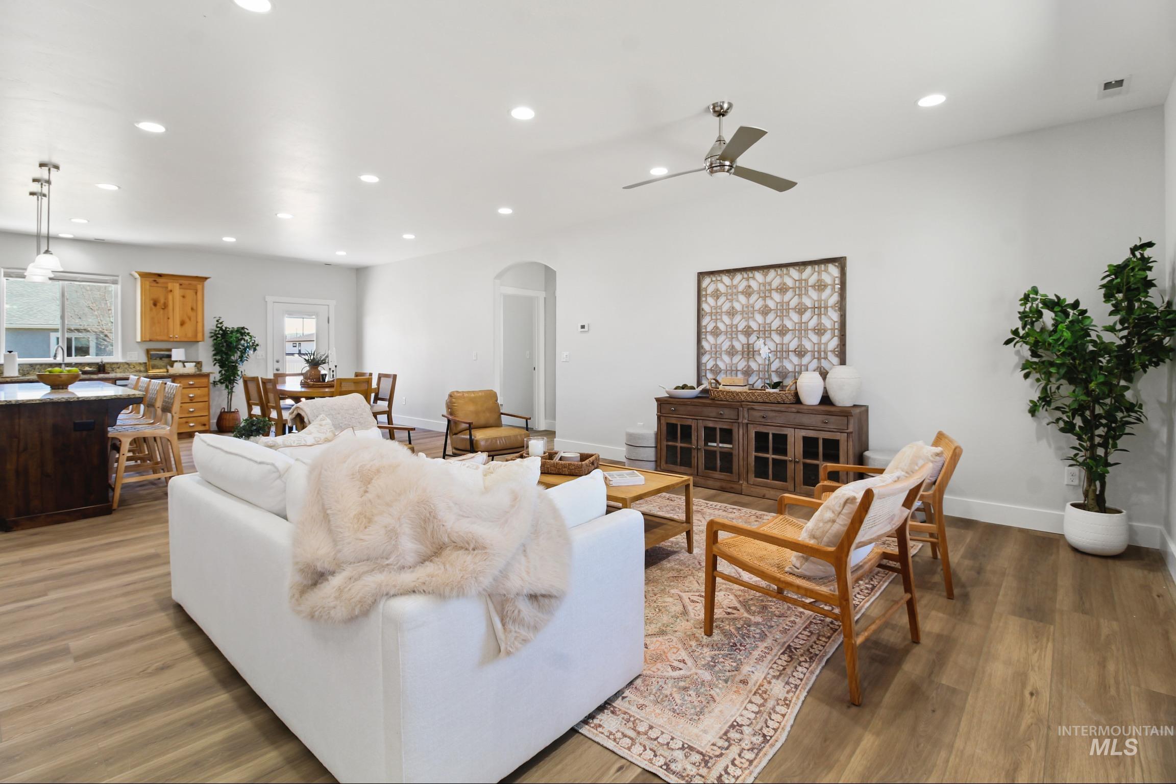 585 Clearwater Way