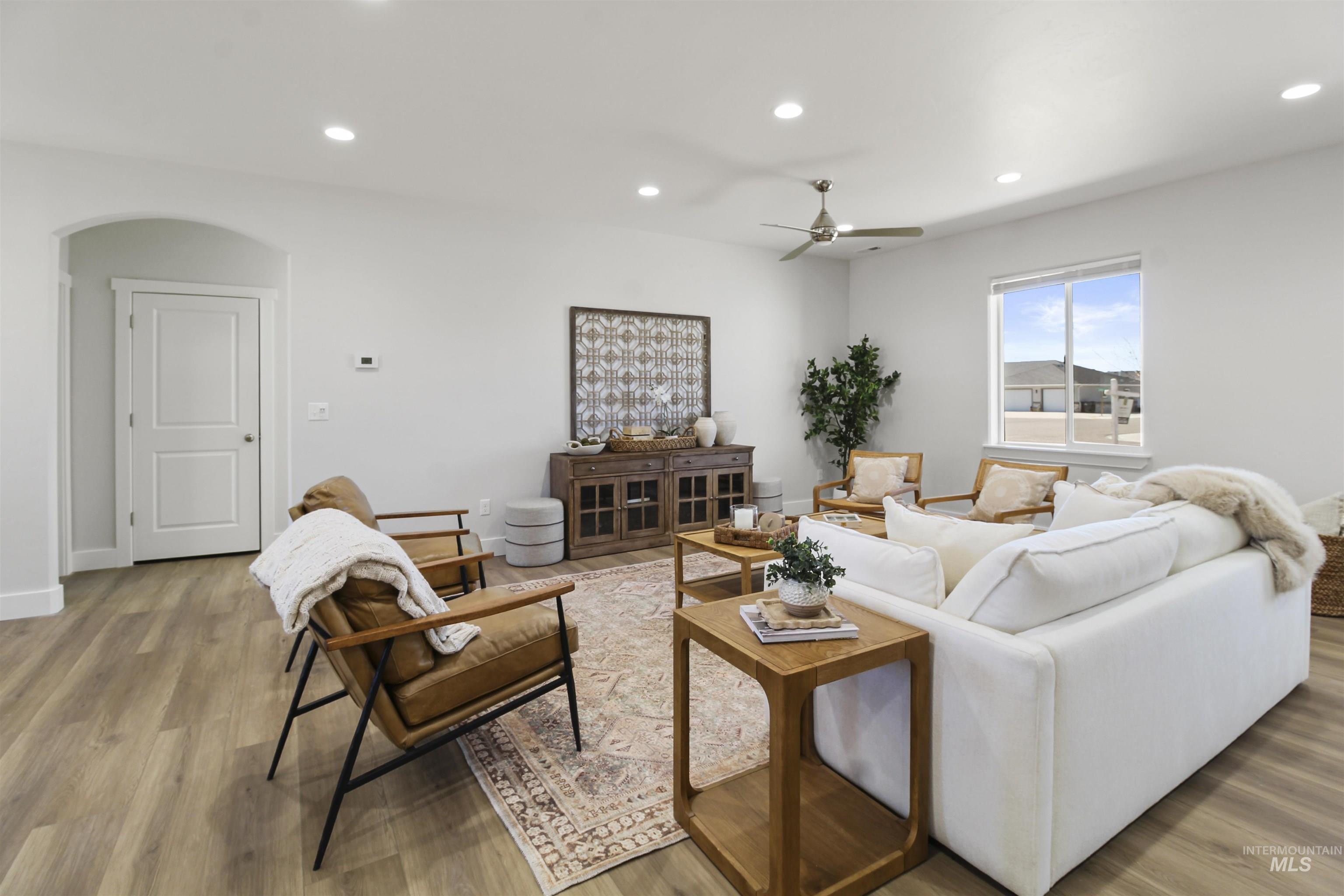 585 Clearwater Way