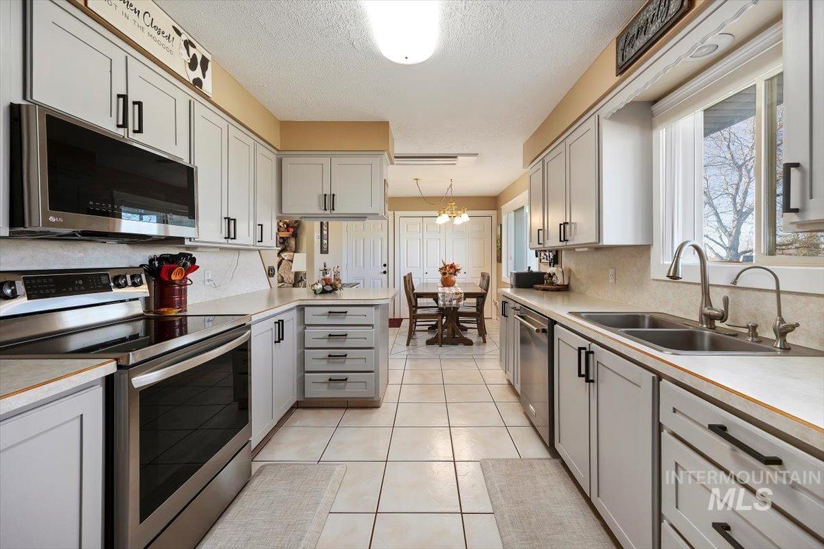 411 Mountain View Lane