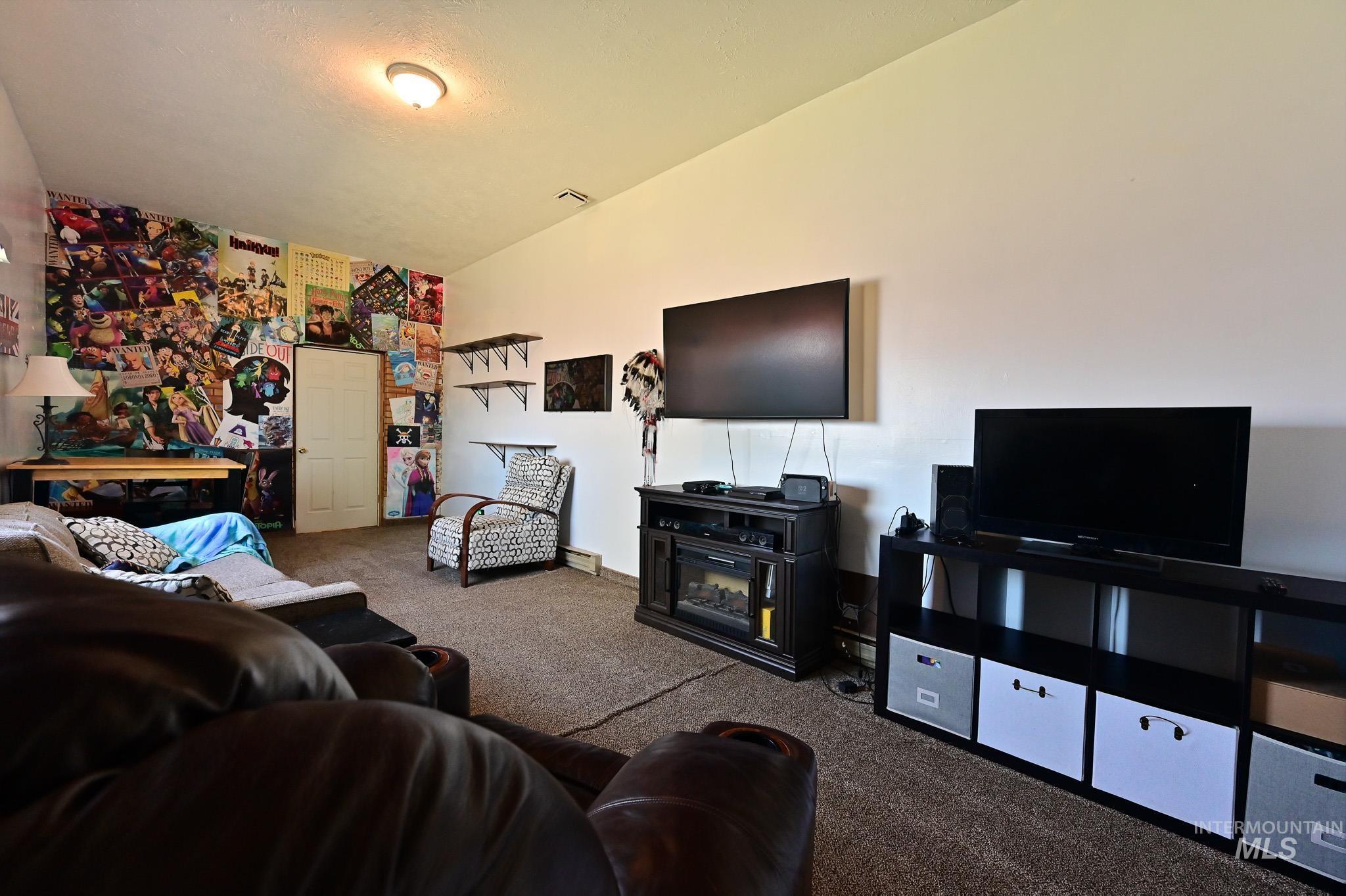 408 W Lincoln
