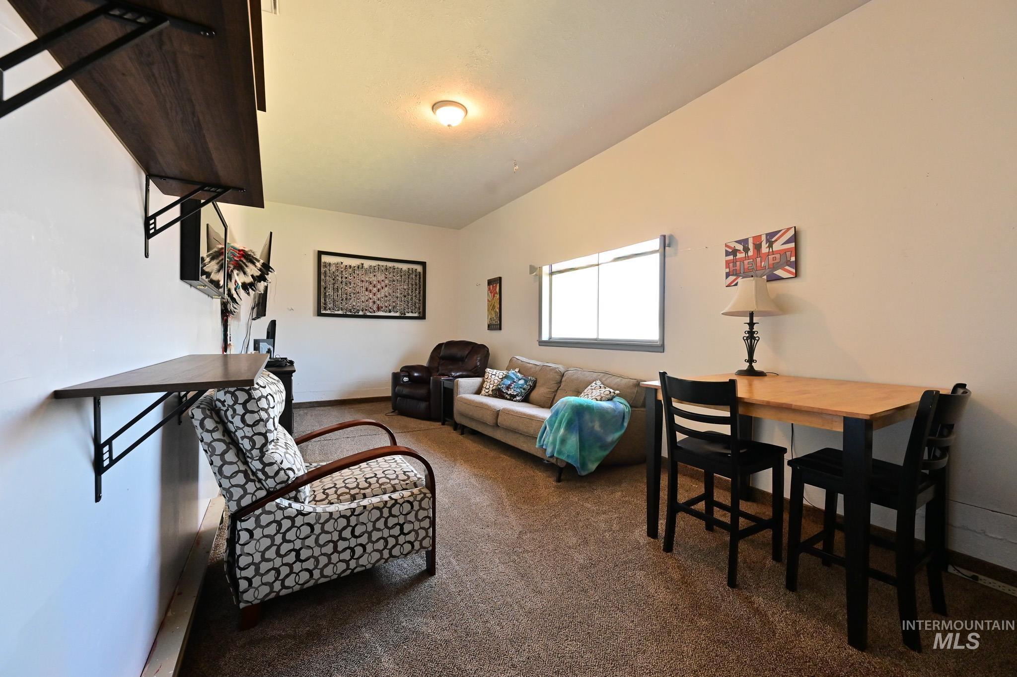 408 W Lincoln
