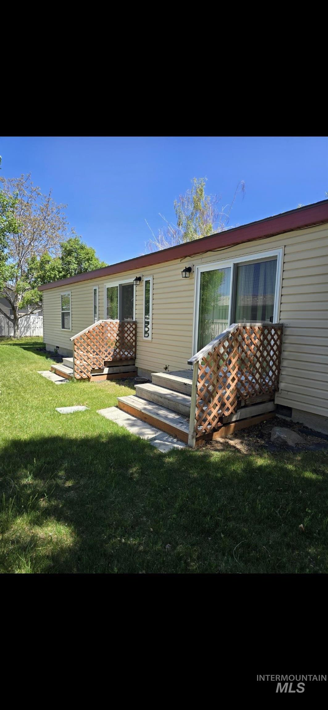 2011 Palace Place