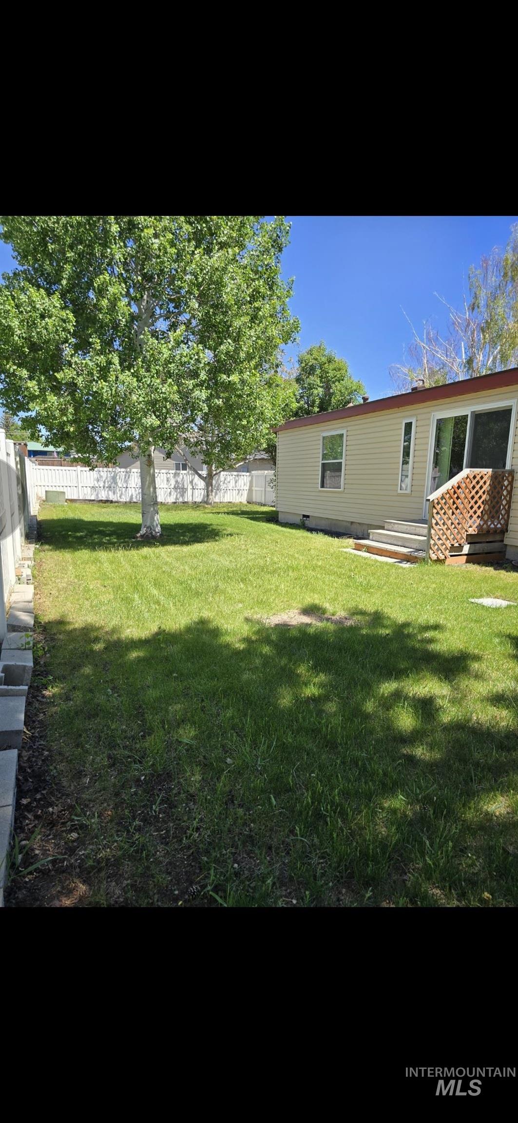 2011 Palace Place