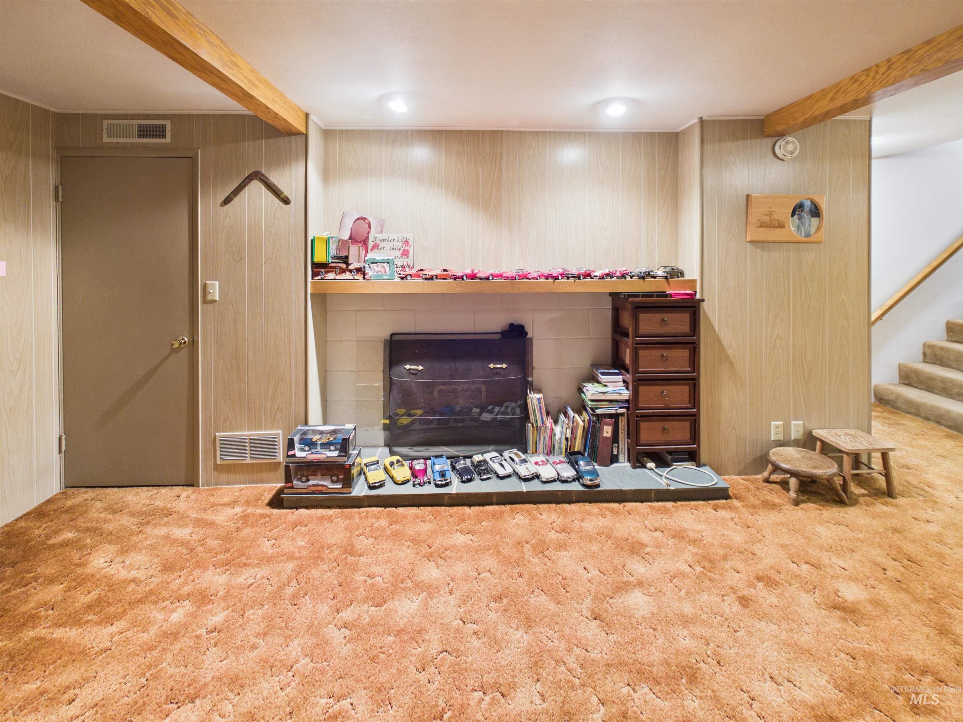 253 N 700 West