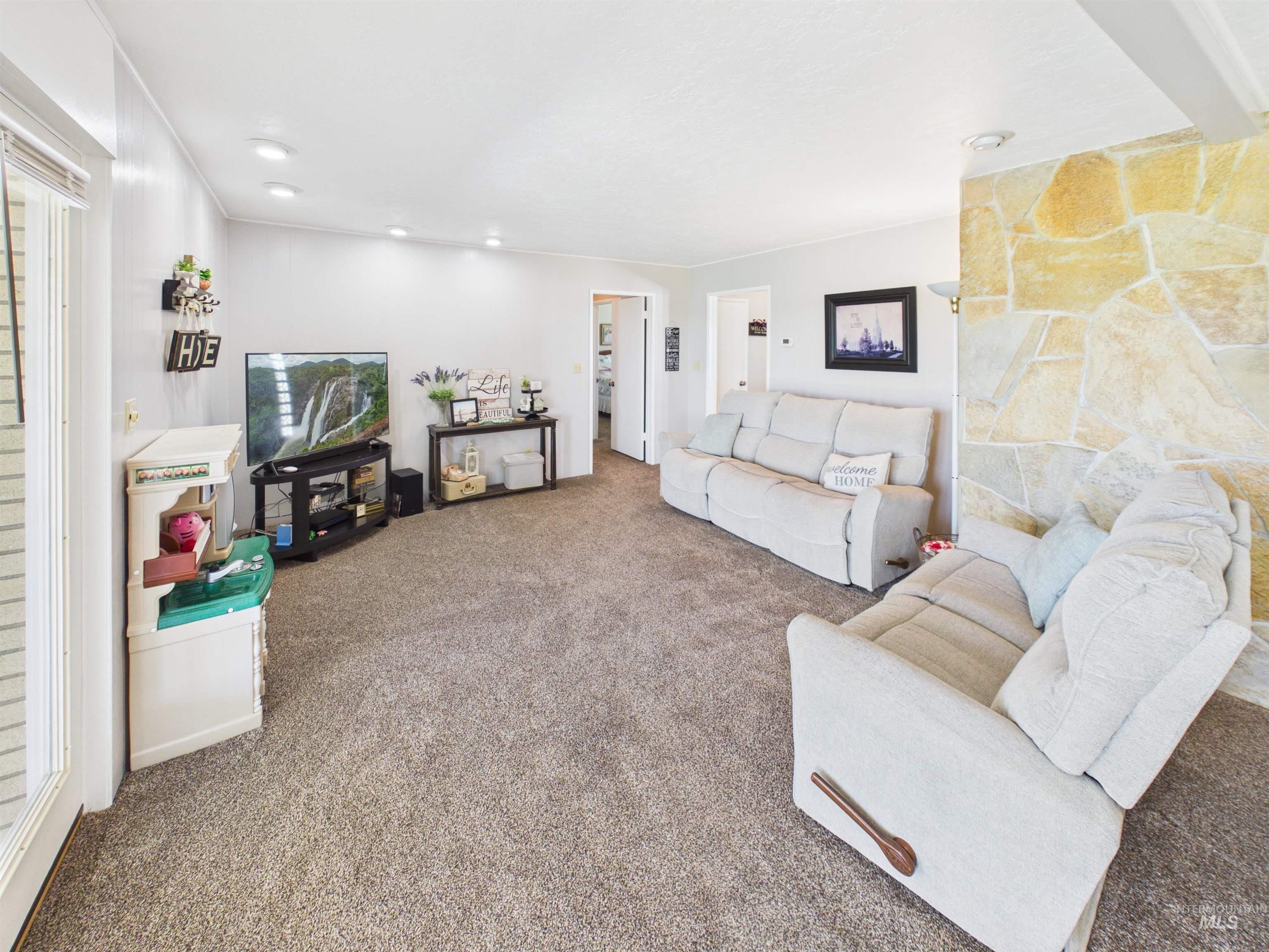 253 N 700 West