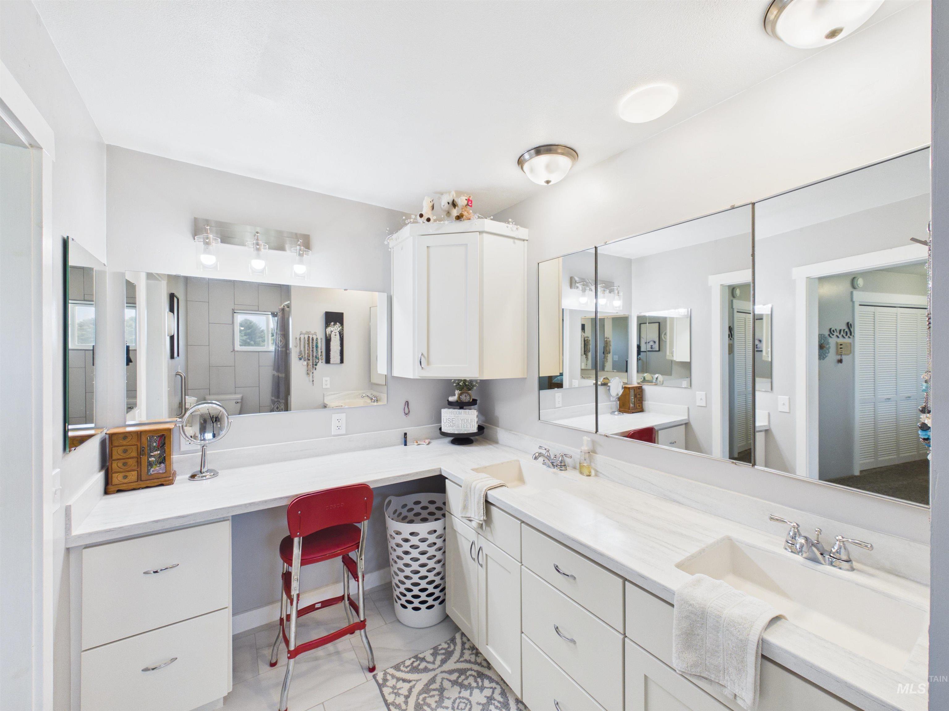 253 N 700 West